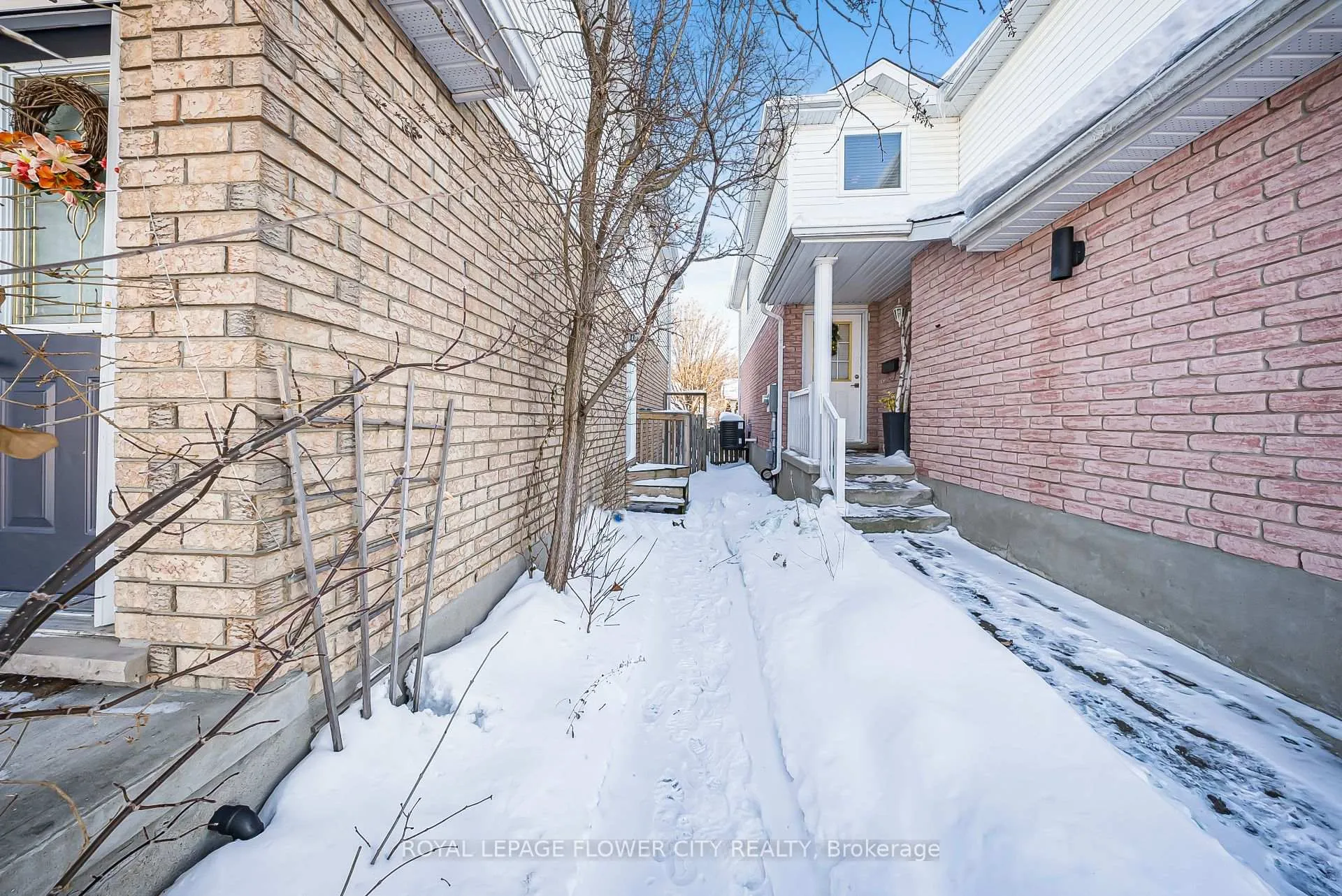 Photo 5 of 53 Bush Clover Crescent, Kitchener, Larentian West — HOMEH