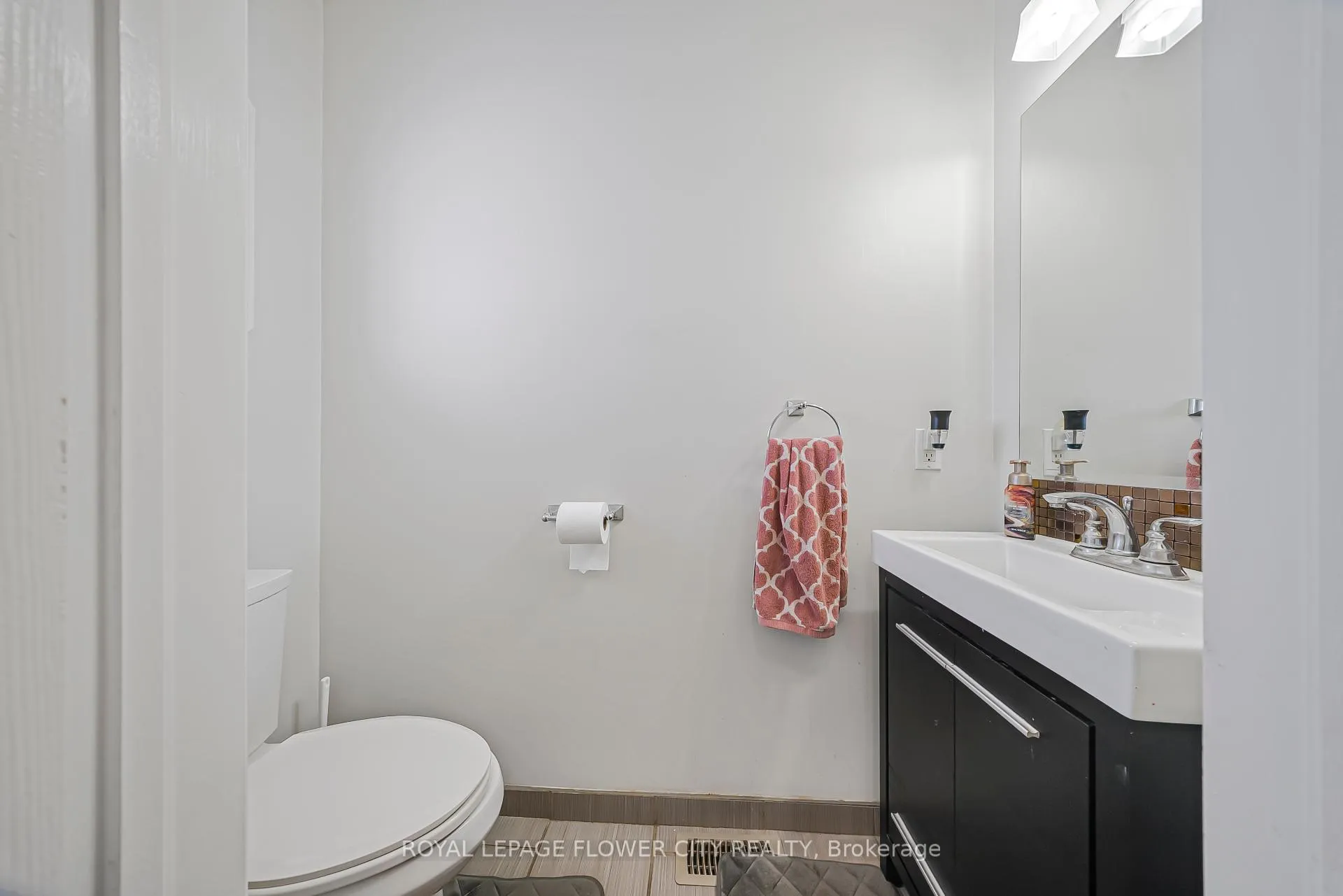 Photo 9 of 53 Bush Clover Crescent, Kitchener, Larentian West — HOMEH