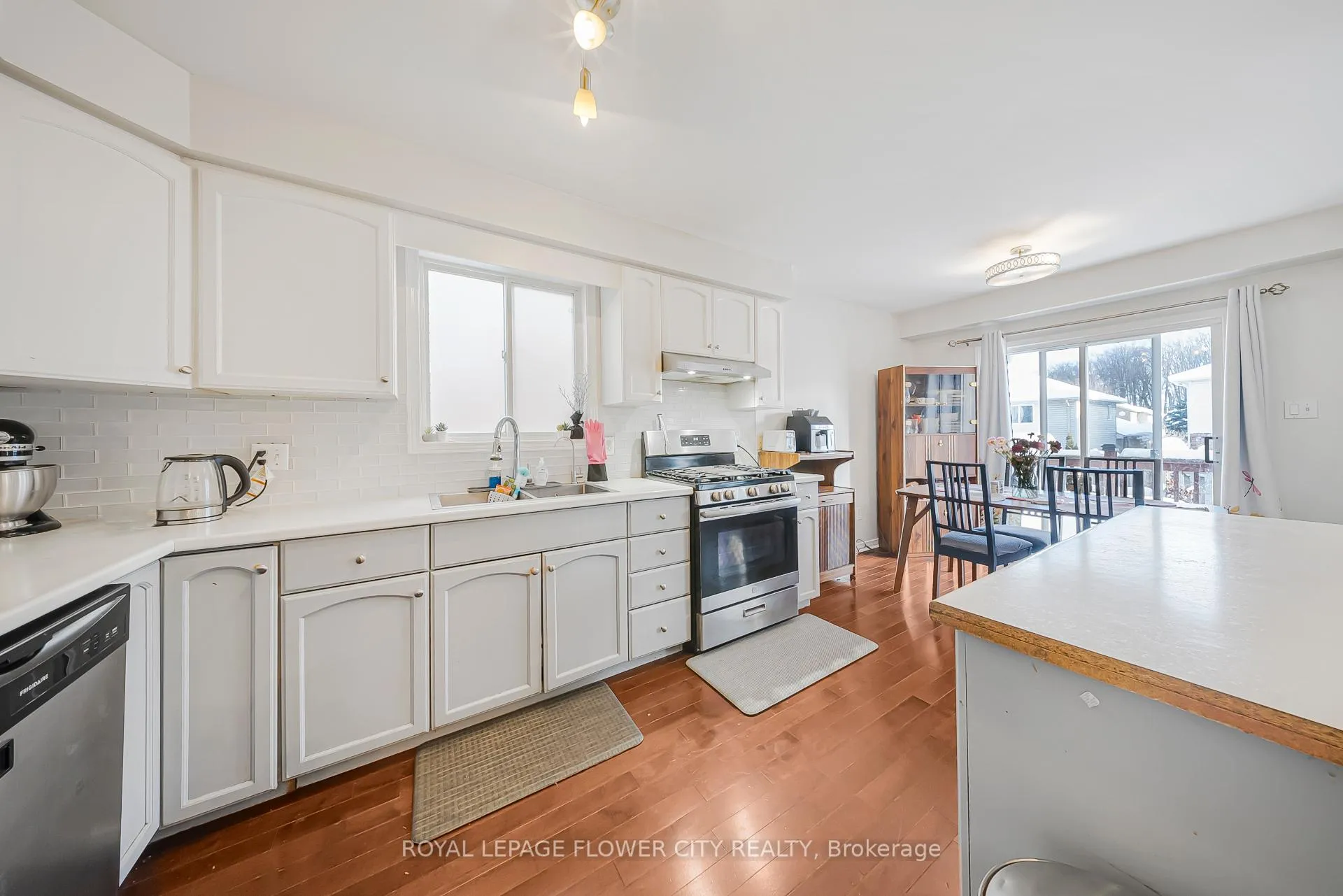 Photo 13 of 53 Bush Clover Crescent, Kitchener, Larentian West — HOMEH