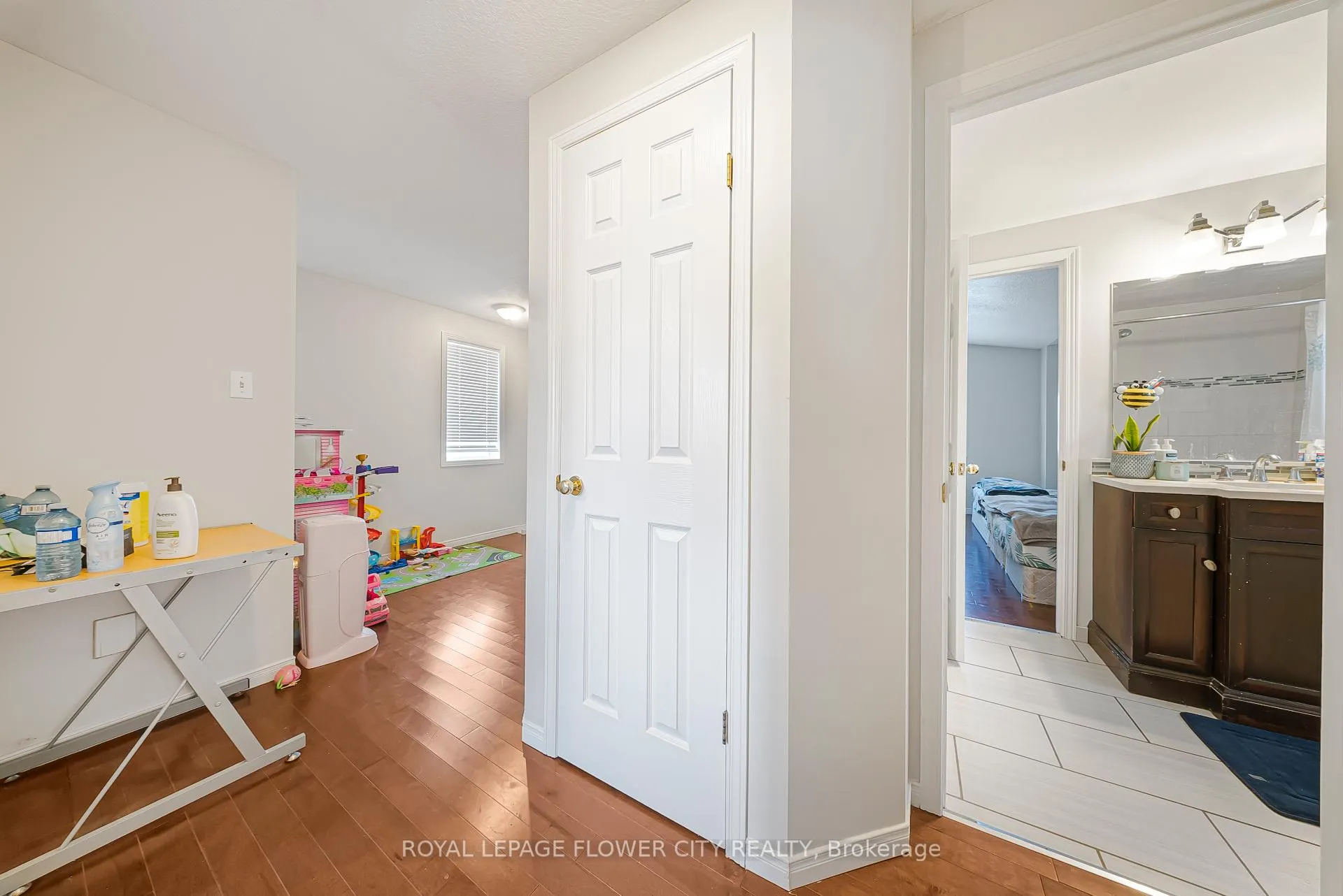 Photo 20 of 53 Bush Clover Crescent, Kitchener, Larentian West — HOMEH