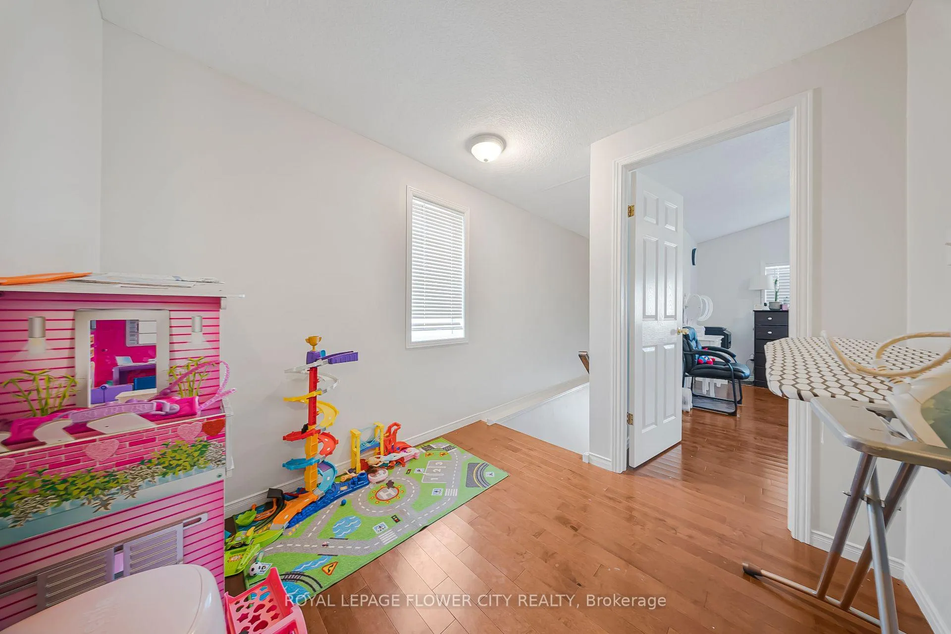 Photo 21 of 53 Bush Clover Crescent, Kitchener, Larentian West — HOMEH