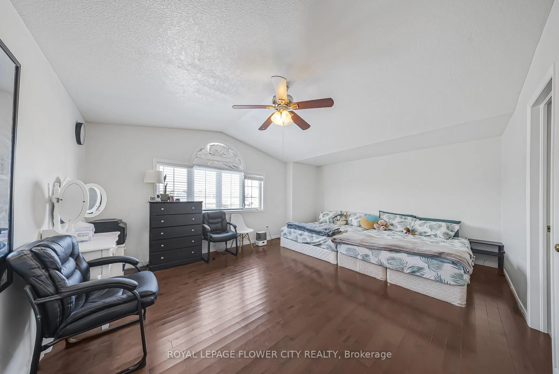 Photo 22 of 53 Bush Clover Crescent, Kitchener, Larentian West — HOMEH
