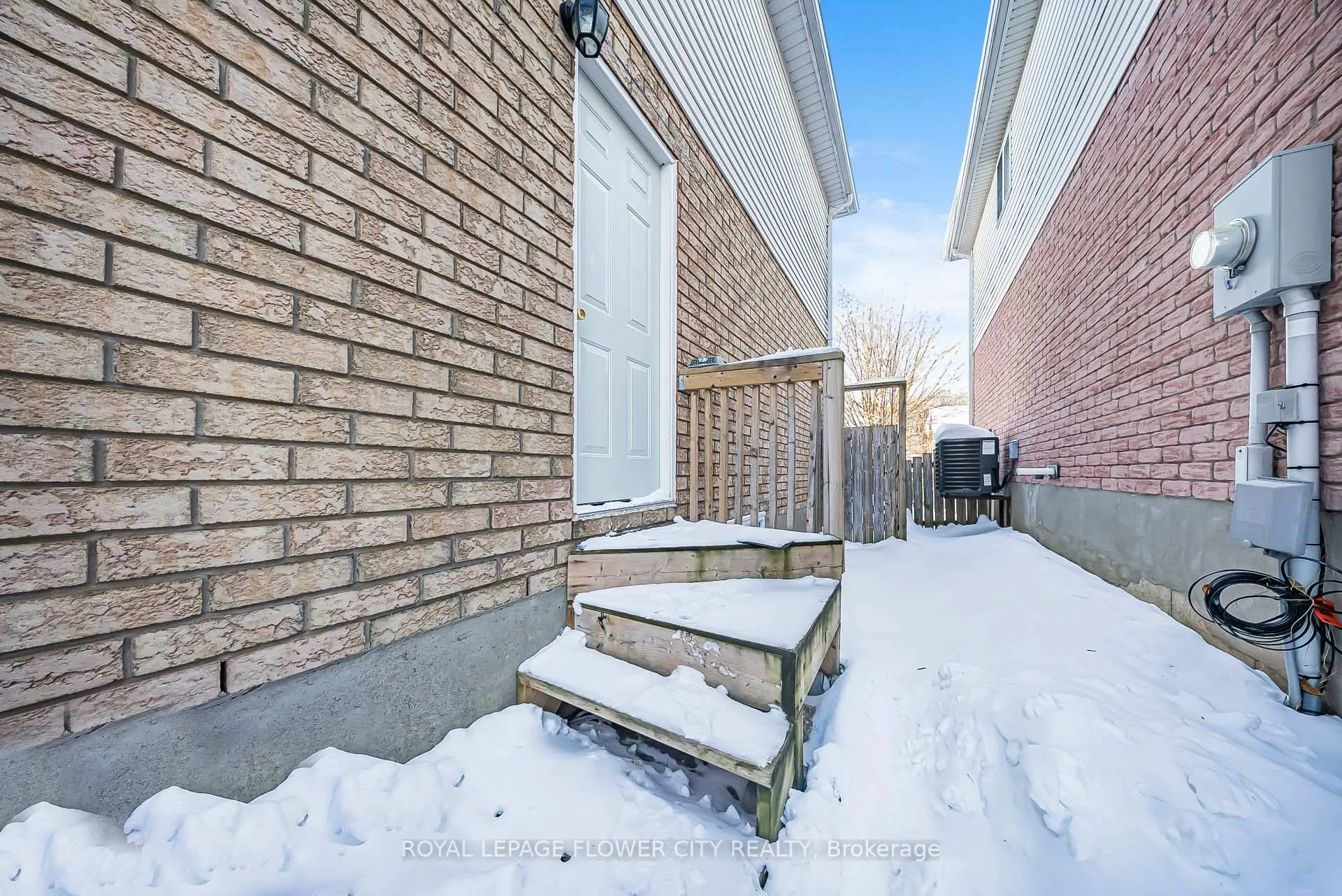 Photo 31 of 53 Bush Clover Crescent, Kitchener, Larentian West — HOMEH