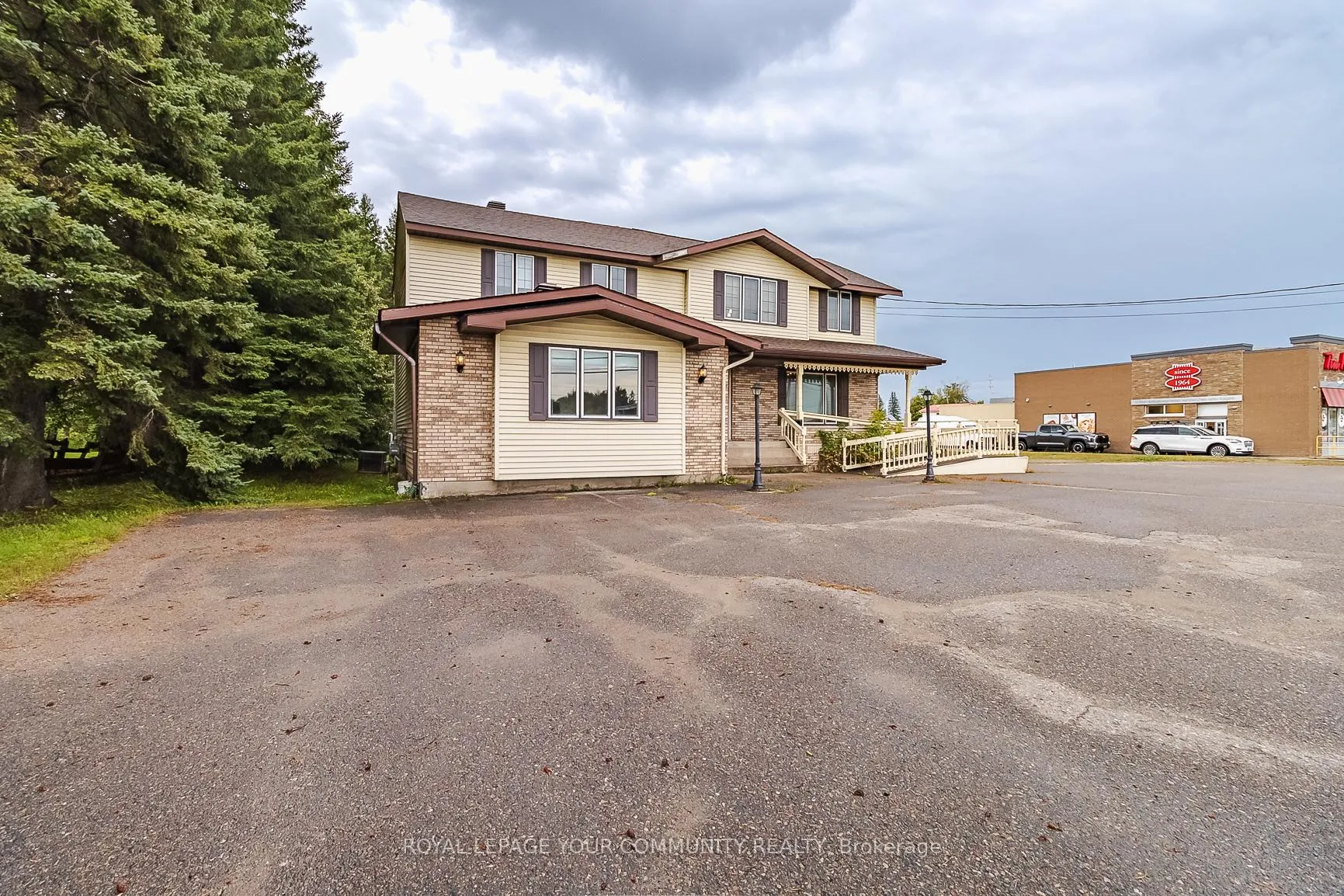 Front of 920 Great Northern Road