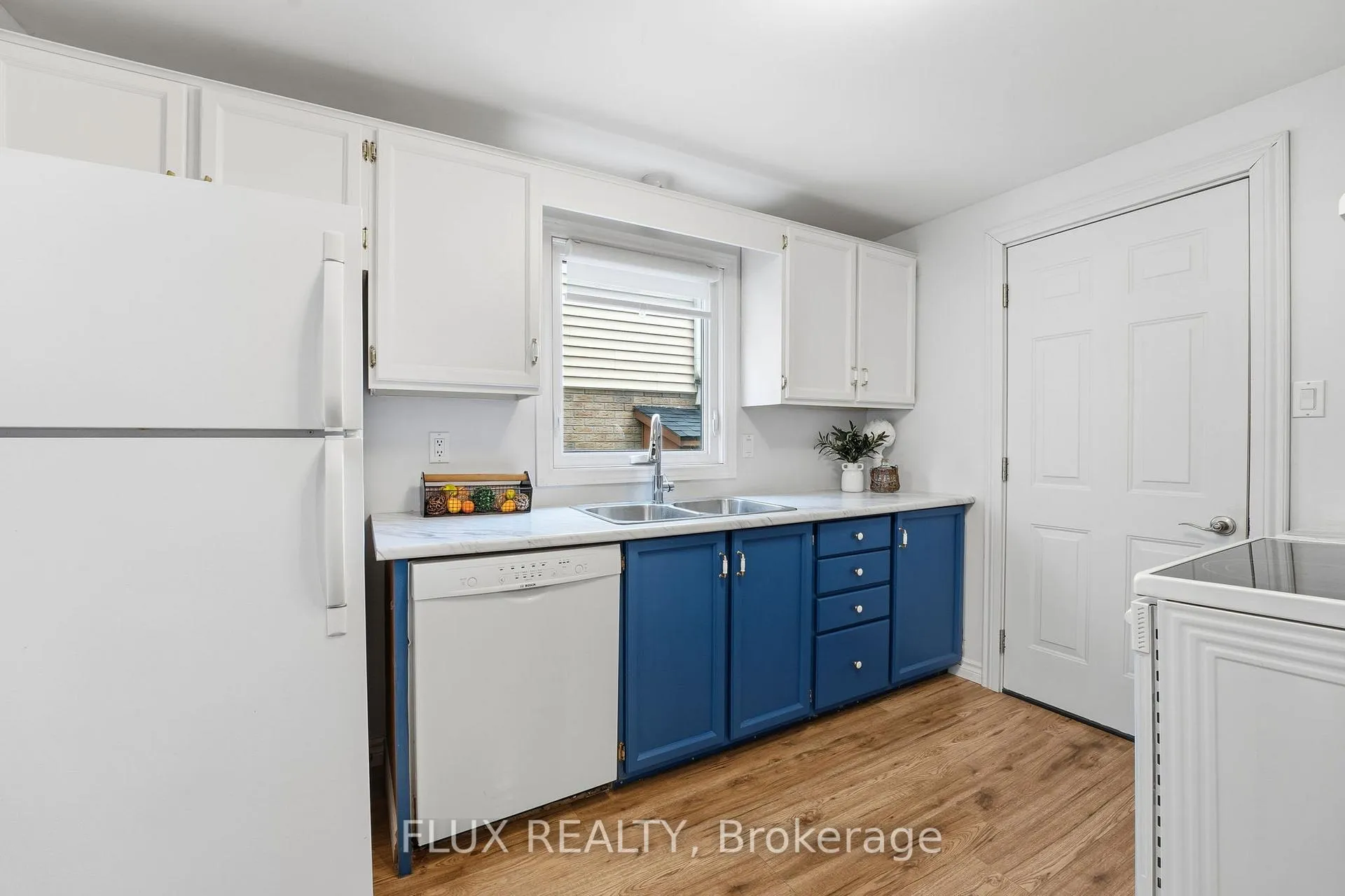 Photo 3 of Unit B, 510 Rosemeadow Crescent, Waterloo — HOMEH