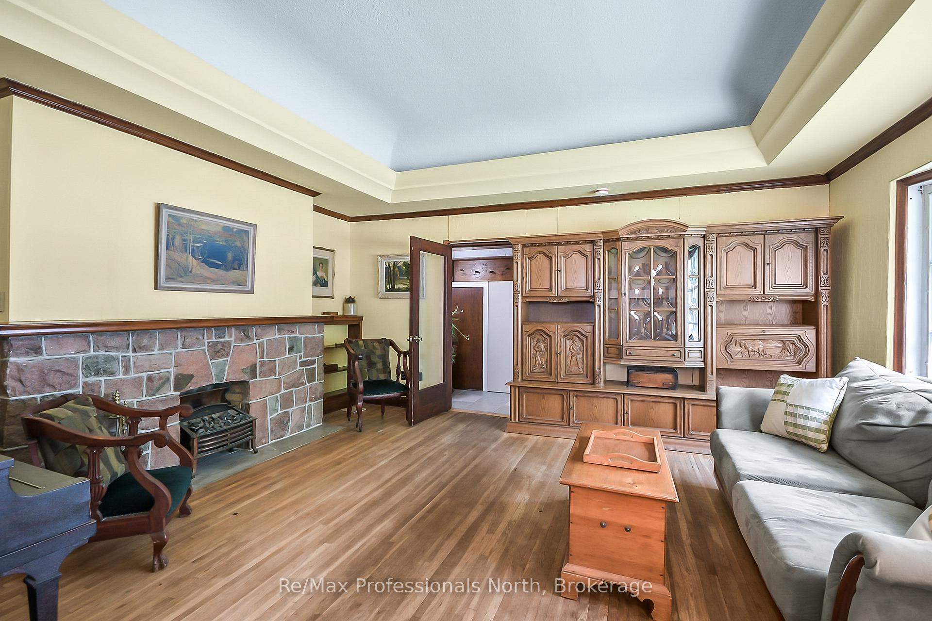 Photo 4 of 175 Sarah Street S, Gravenhurst, Muskoka (S) — HOMEH