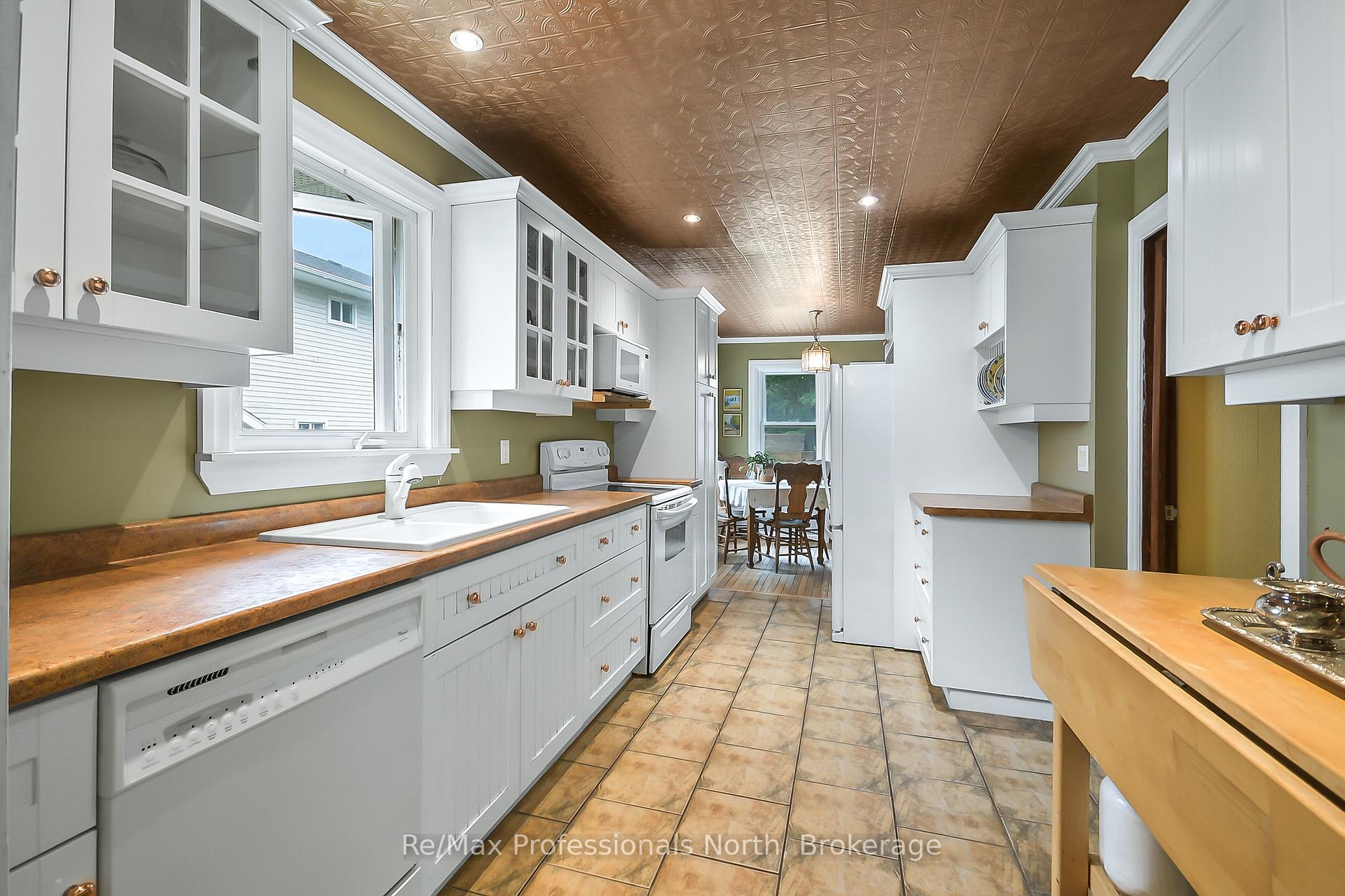 Photo 7 of 175 Sarah Street S, Gravenhurst, Muskoka (S) — HOMEH