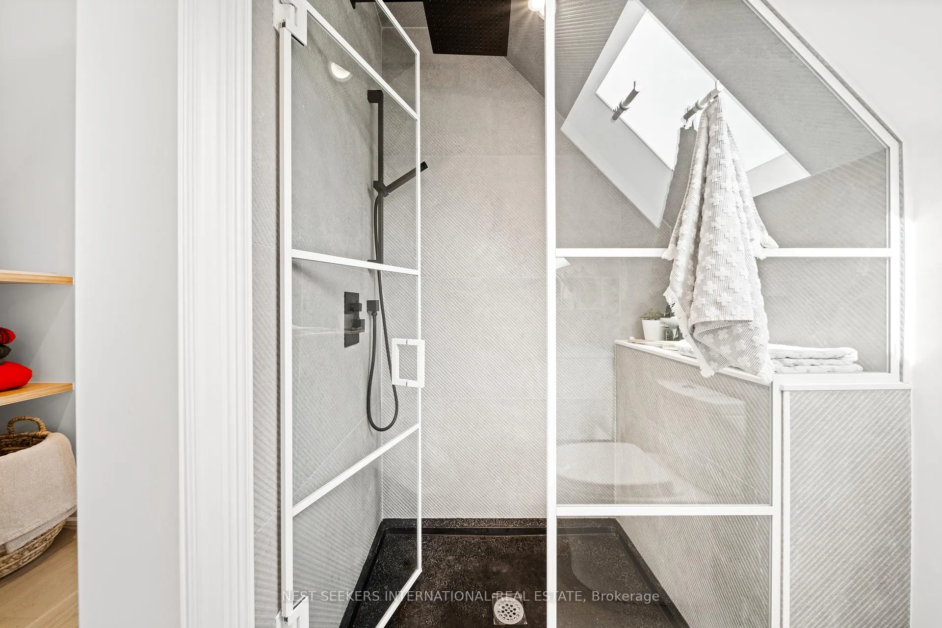 Photo 33 of 203 Willow Avenue, Toronto, The Beaches — HOMEH