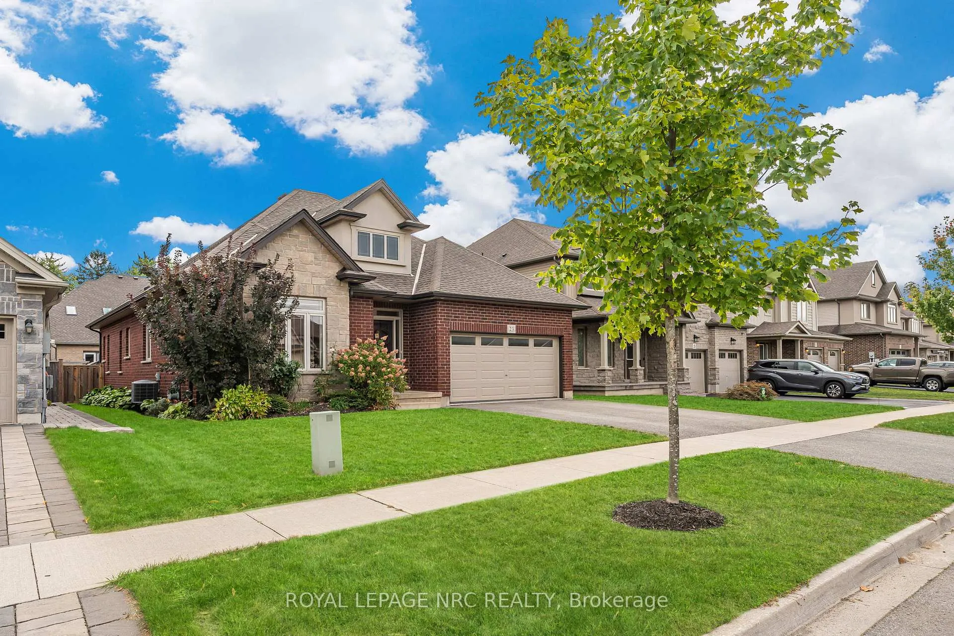 Photo 3 of 23 Abbott Place, Pelham, Fonthill — HOMEH