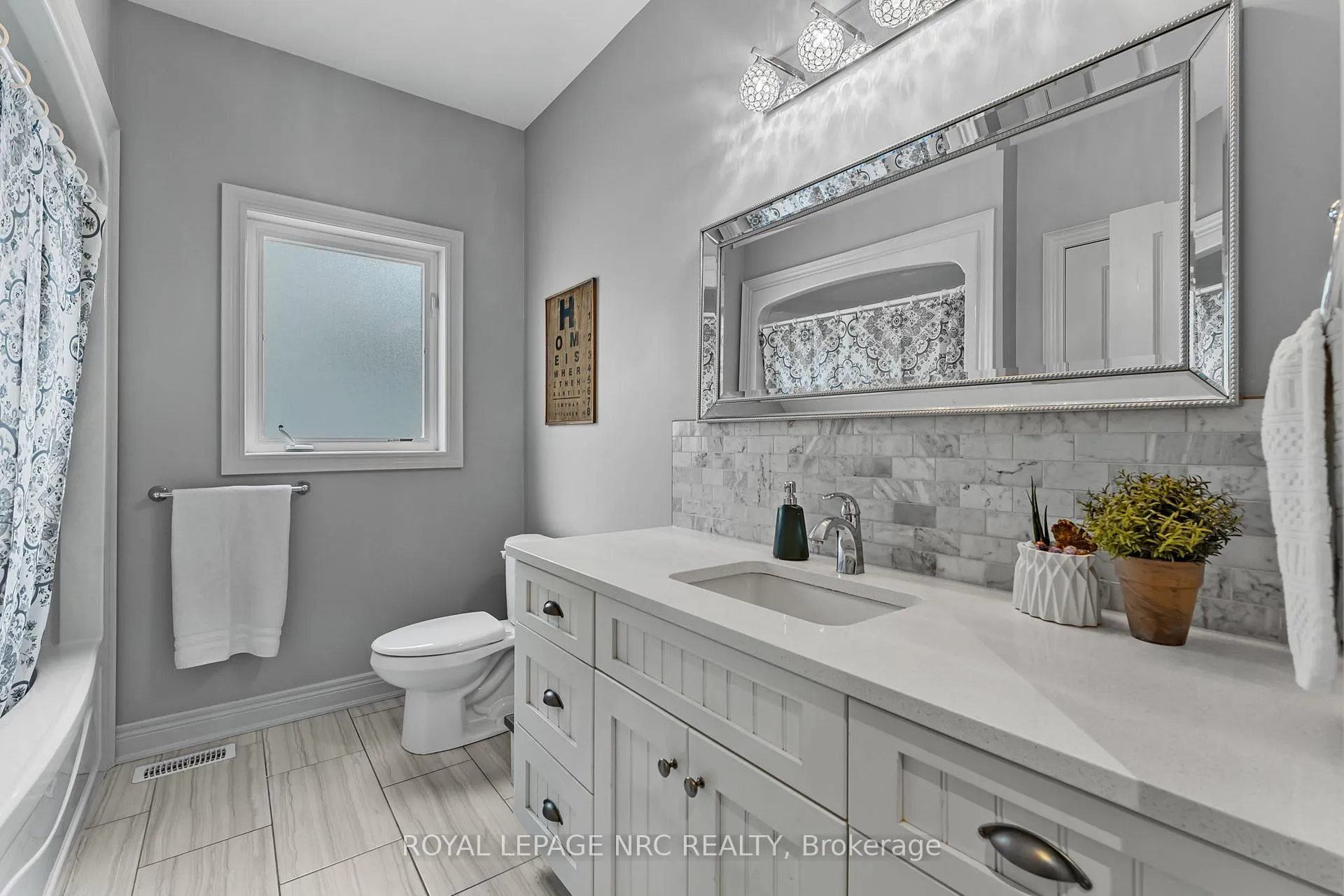 Photo 9 of 23 Abbott Place, Pelham, Fonthill — HOMEH