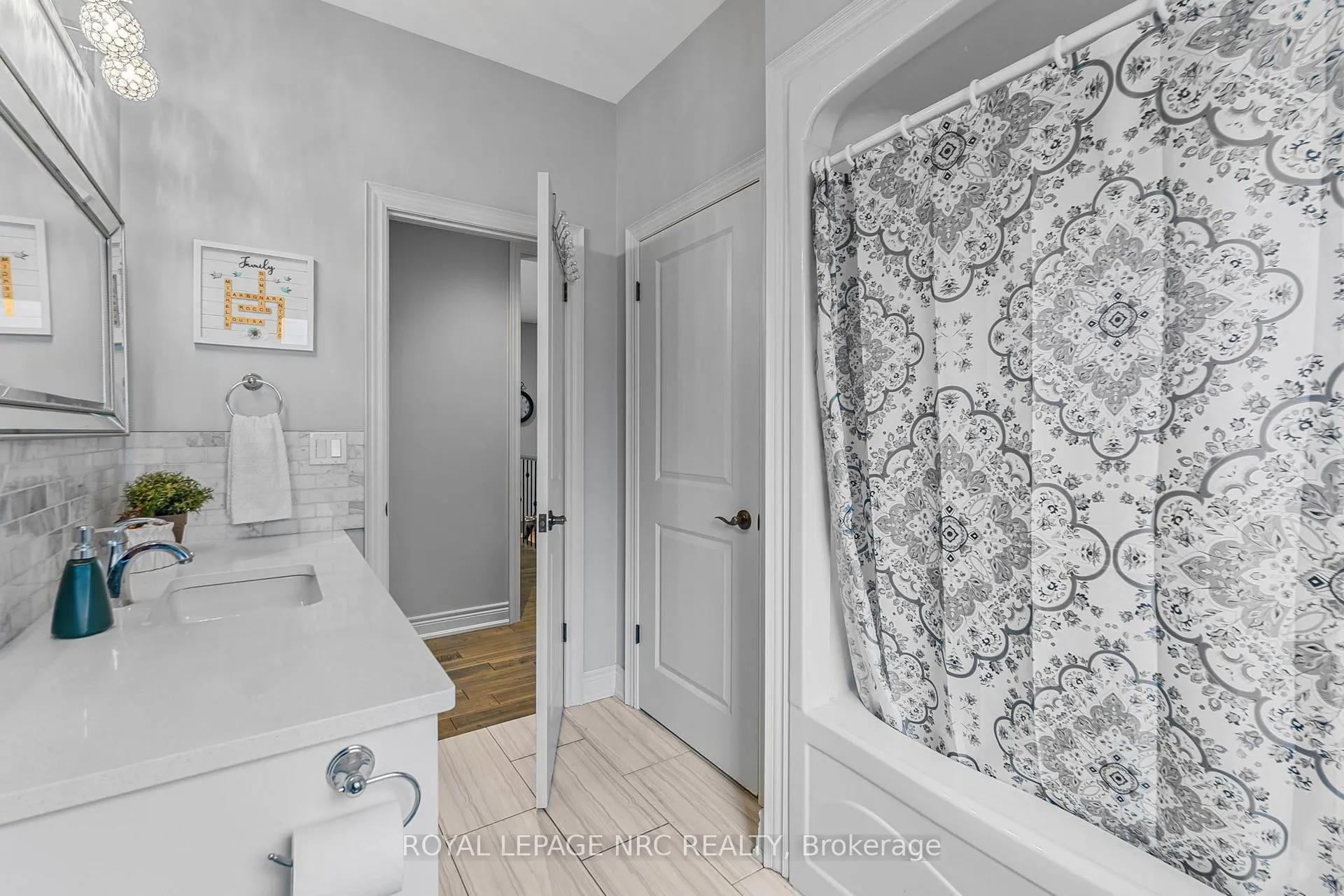 Photo 10 of 23 Abbott Place, Pelham, Fonthill — HOMEH