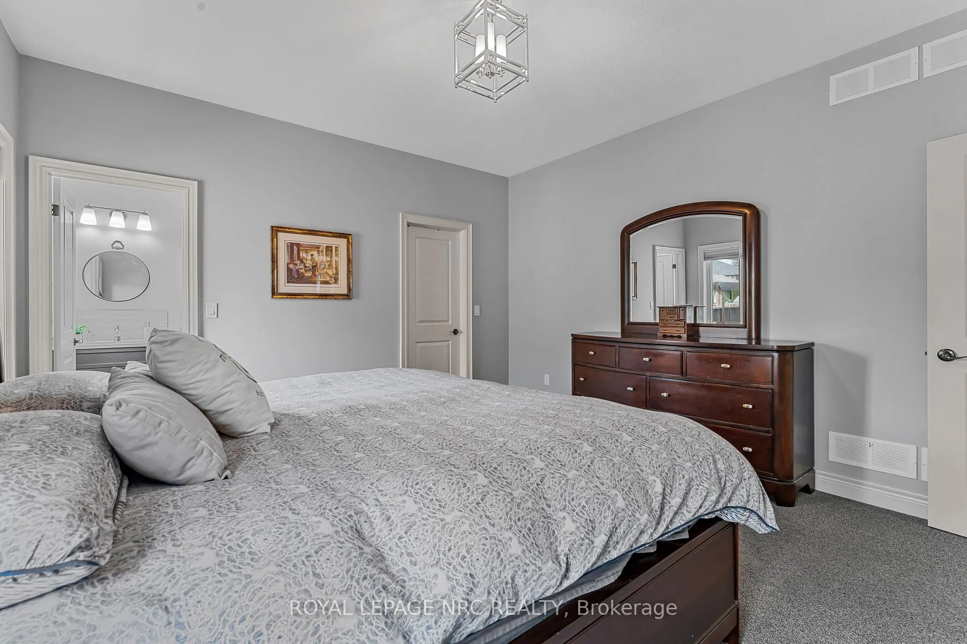 Photo 13 of 23 Abbott Place, Pelham, Fonthill — HOMEH