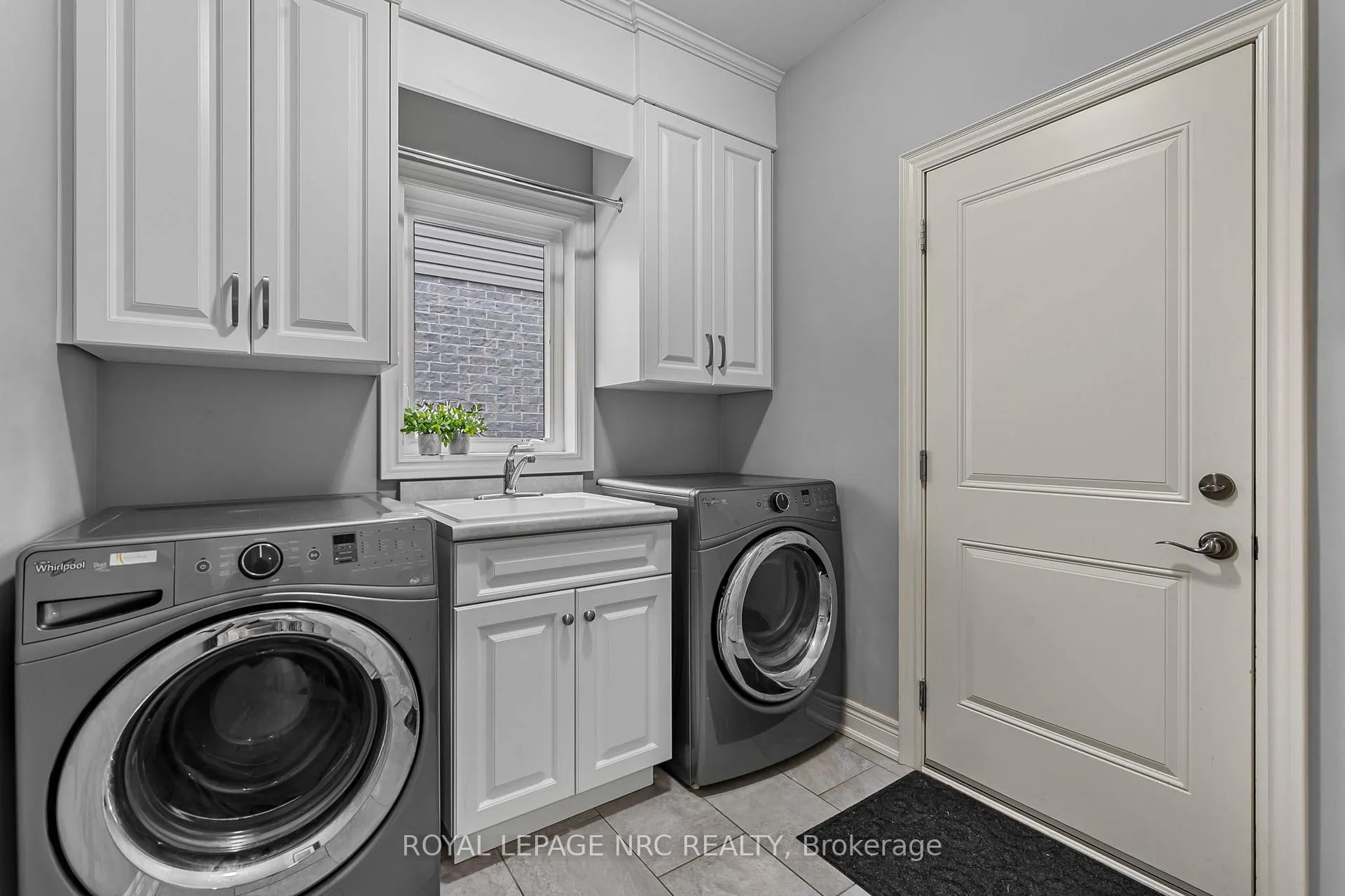 Photo 15 of 23 Abbott Place, Pelham, Fonthill — HOMEH