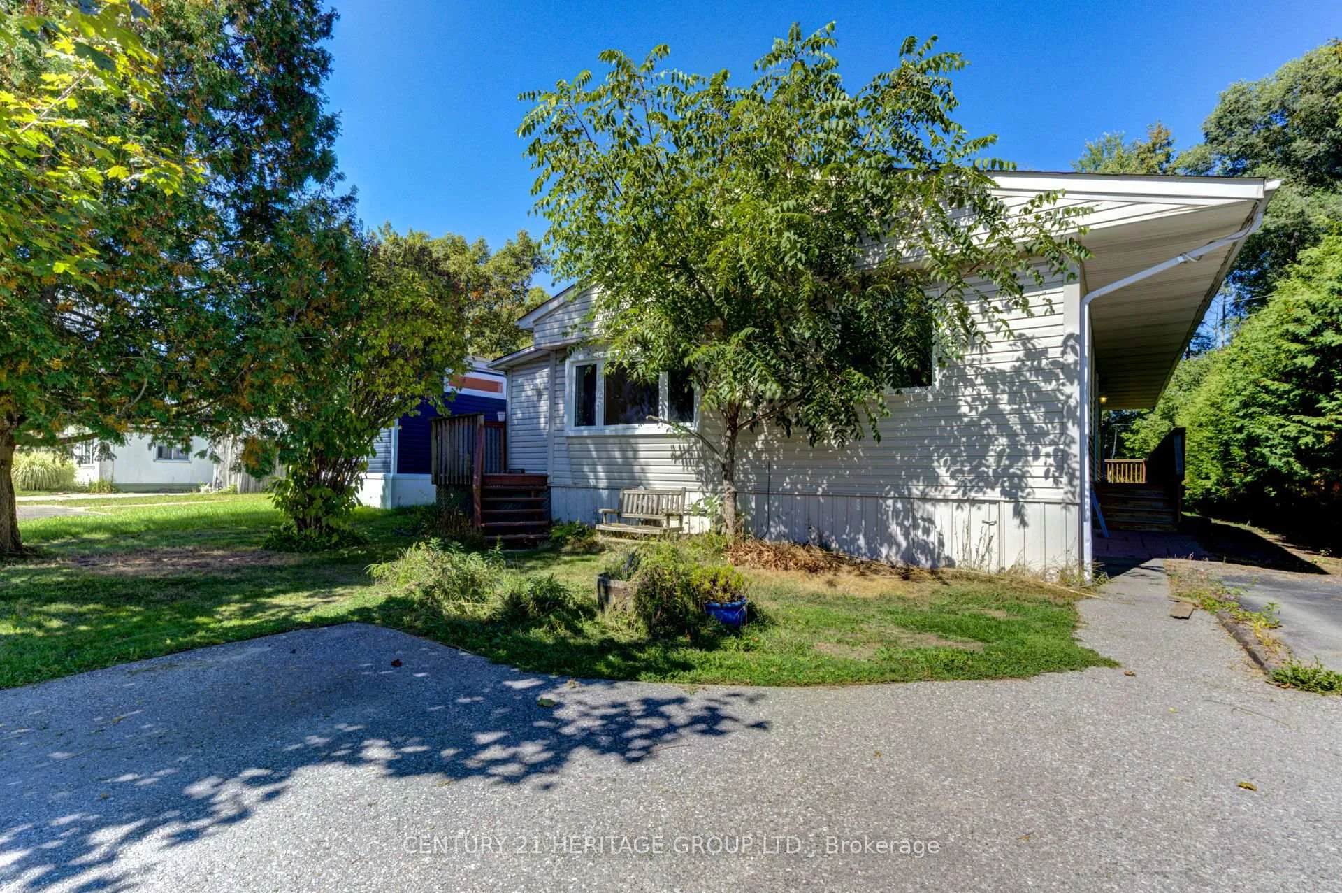 Photo 2 of 42 Shamrock Crescent, Essa, Rural Essa — HOMEH
