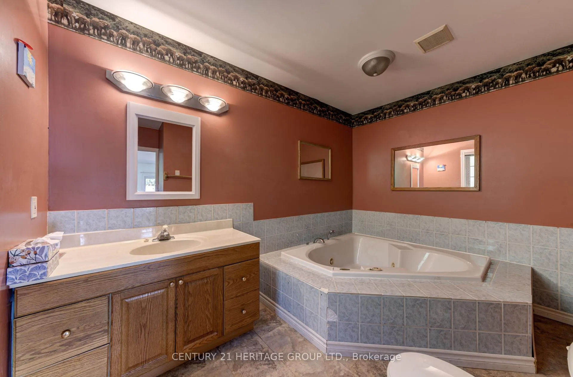Photo 23 of 42 Shamrock Crescent, Essa, Rural Essa — HOMEH