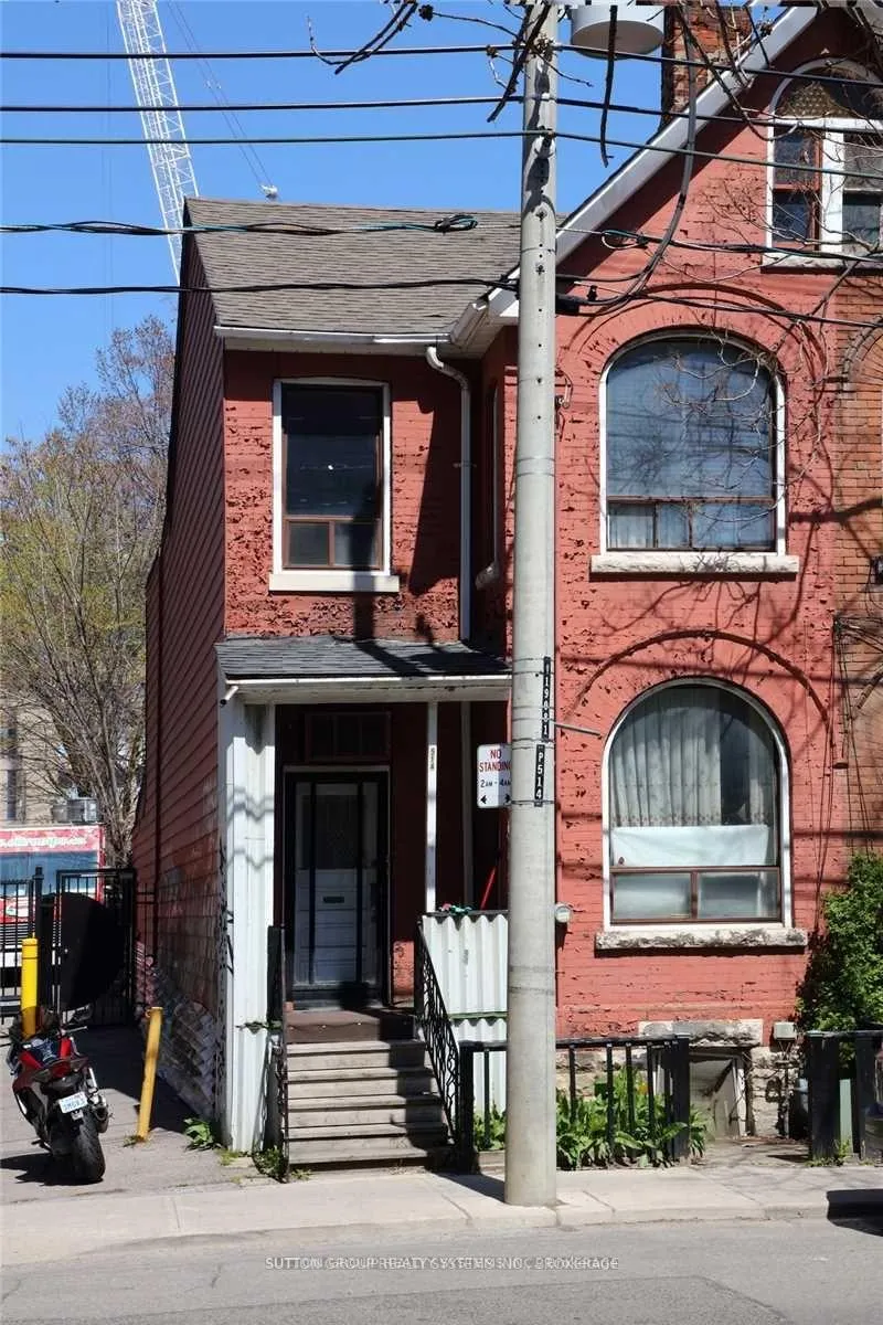 Front of 514 Adelaide Street W