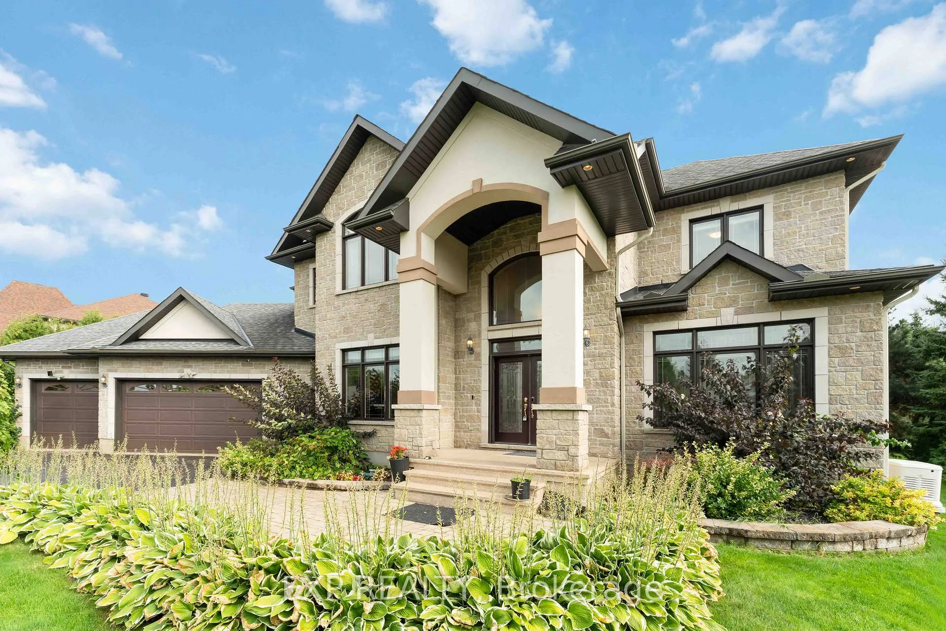 Front of 6984 Lakes Park Drive