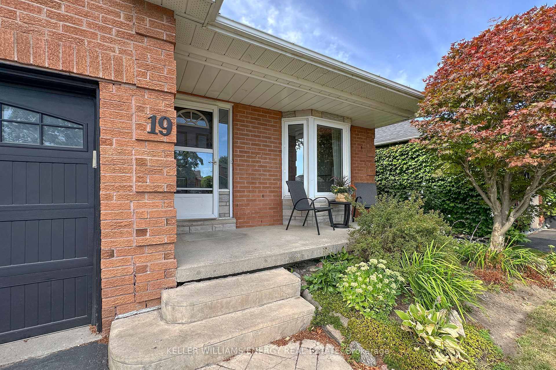 Photo 4 of 19 Stephen Avenue, Clarington, Courtice — HOMEH