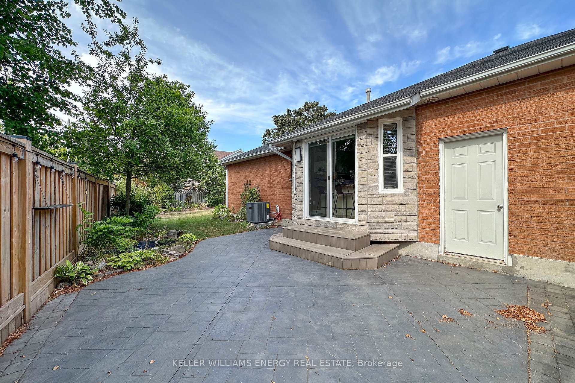 Photo 36 of 19 Stephen Avenue, Clarington, Courtice — HOMEH