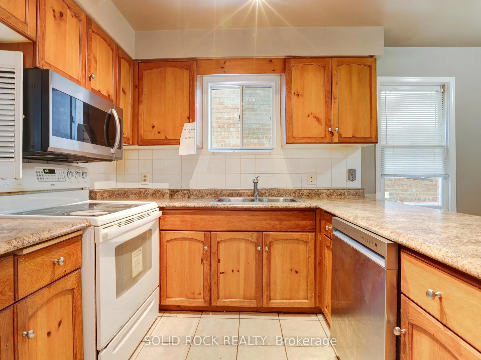 Photo 10 of 67 Northmanor Crescent, Kitchener — HOMEH