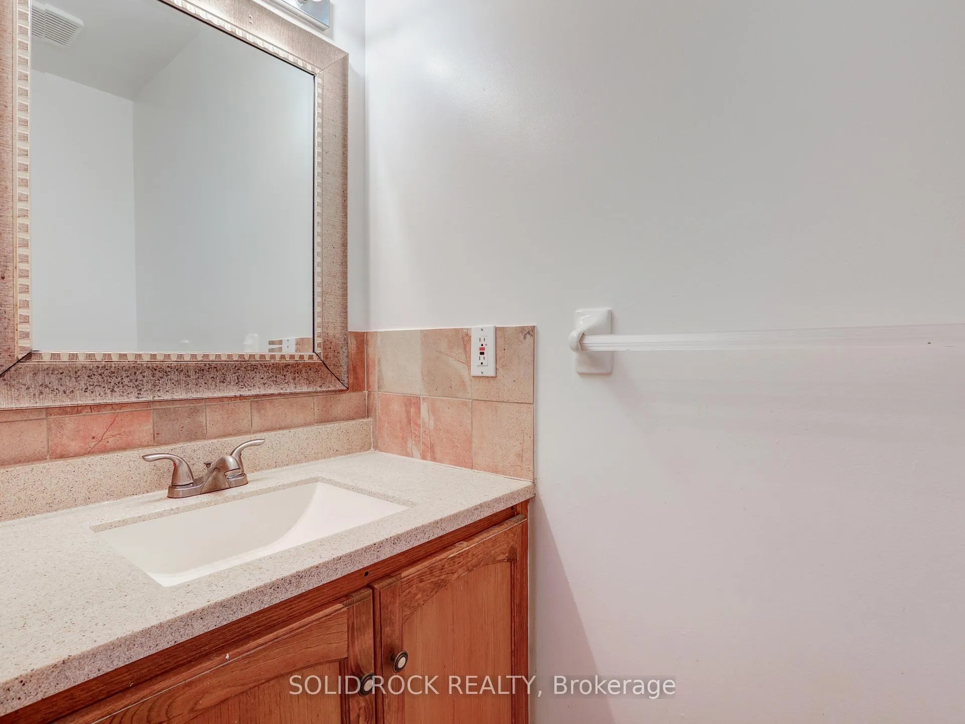 Photo 11 of 67 Northmanor Crescent, Kitchener — HOMEH