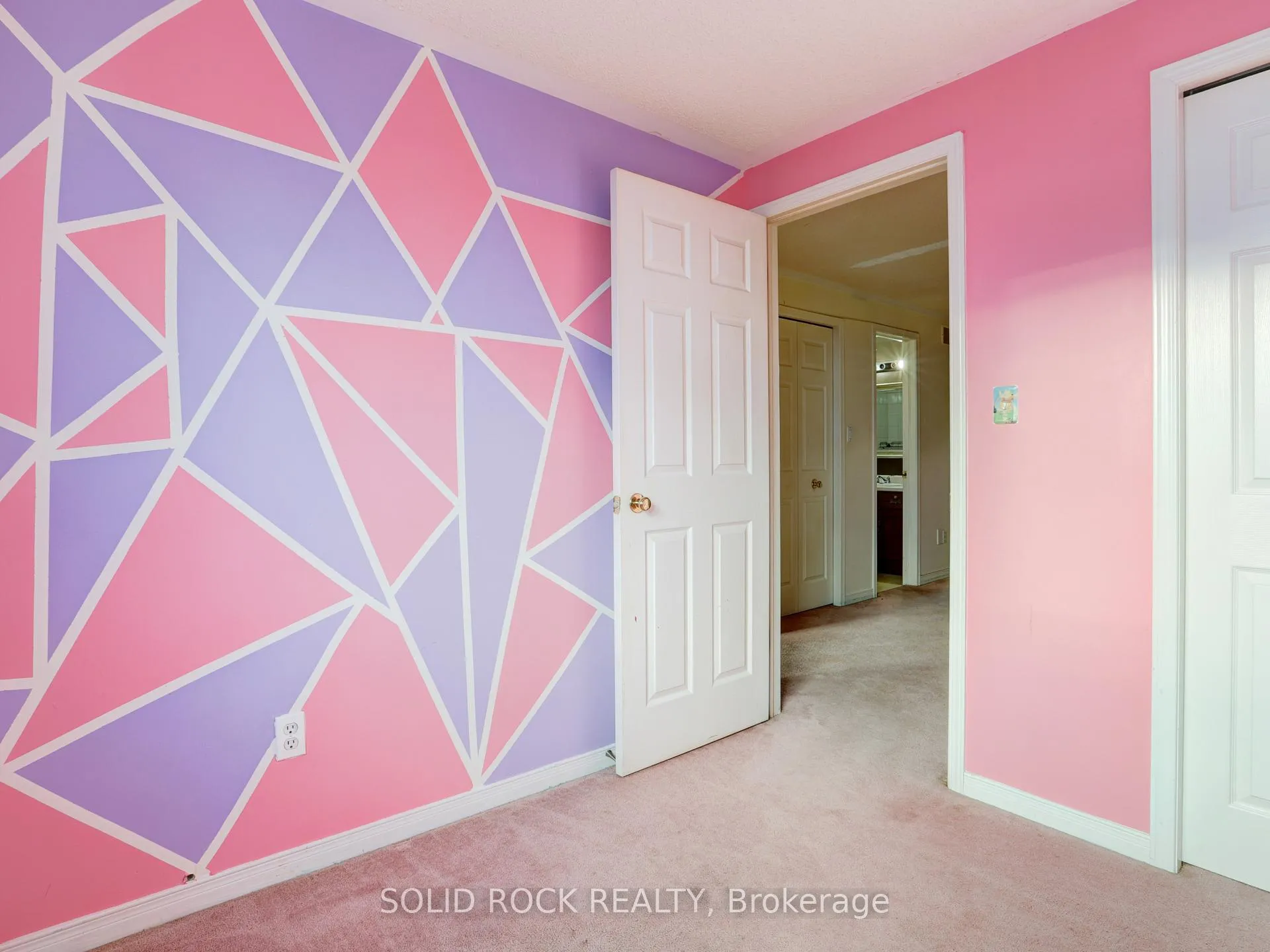 Photo 22 of 67 Northmanor Crescent, Kitchener — HOMEH