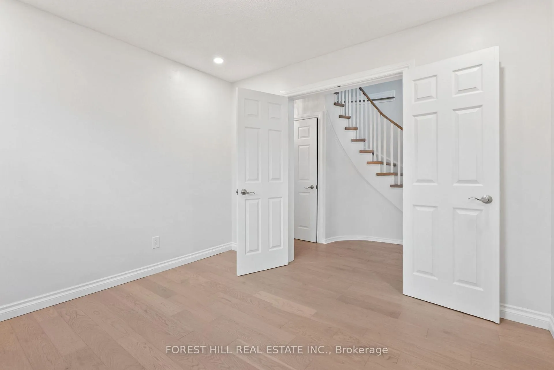 Photo 4 of 50 Bluebell Crescent, Whitby, Lynde Creek — HOMEH