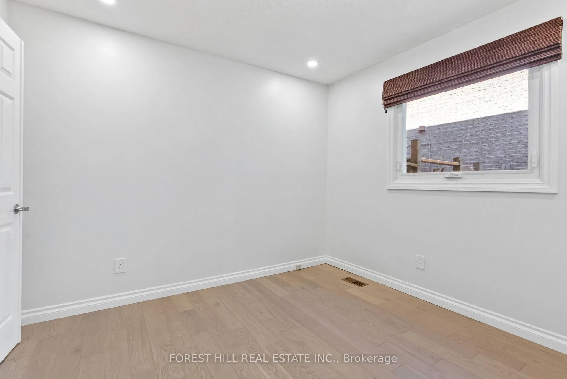 Photo 5 of 50 Bluebell Crescent, Whitby, Lynde Creek — HOMEH