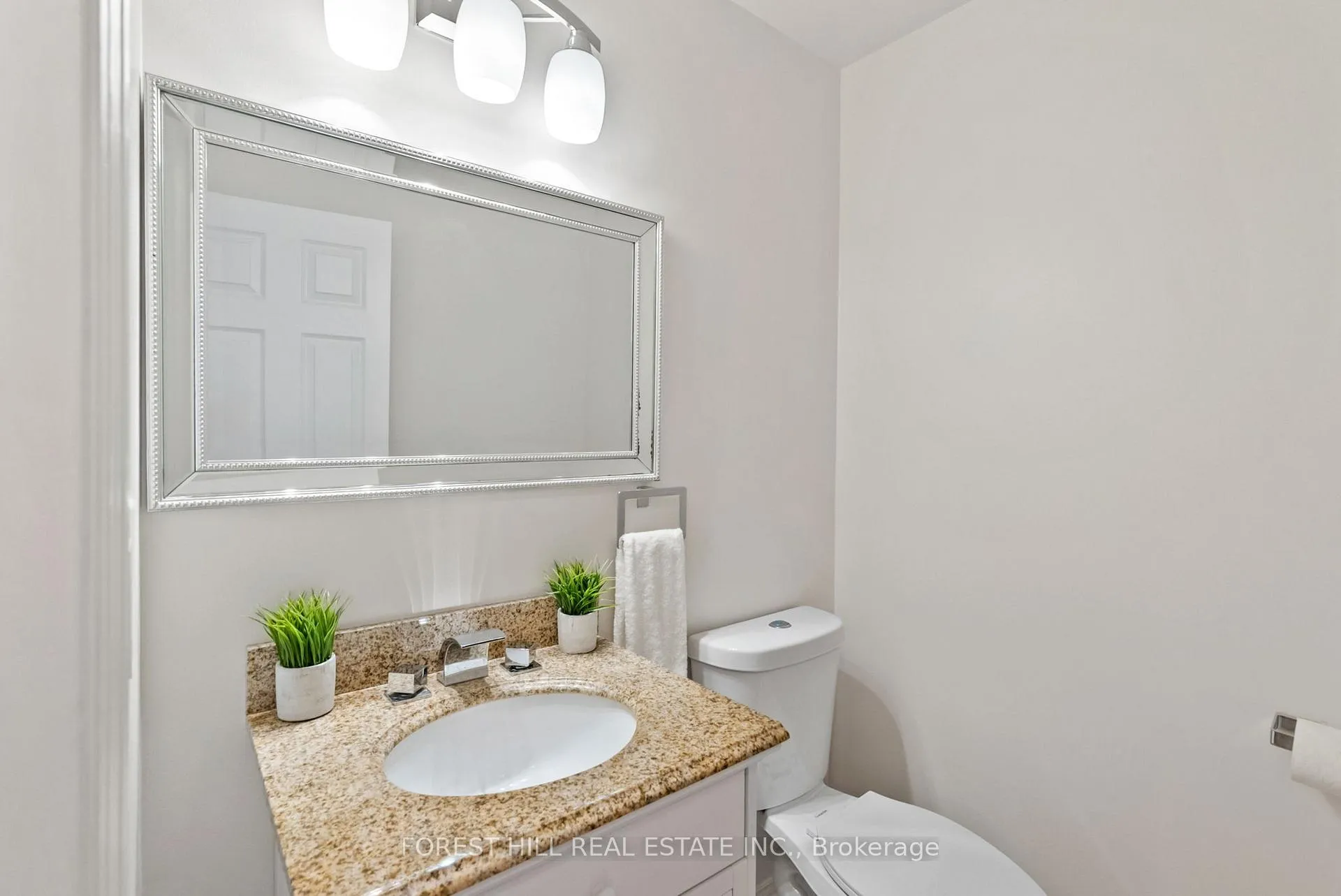 Photo 6 of 50 Bluebell Crescent, Whitby, Lynde Creek — HOMEH