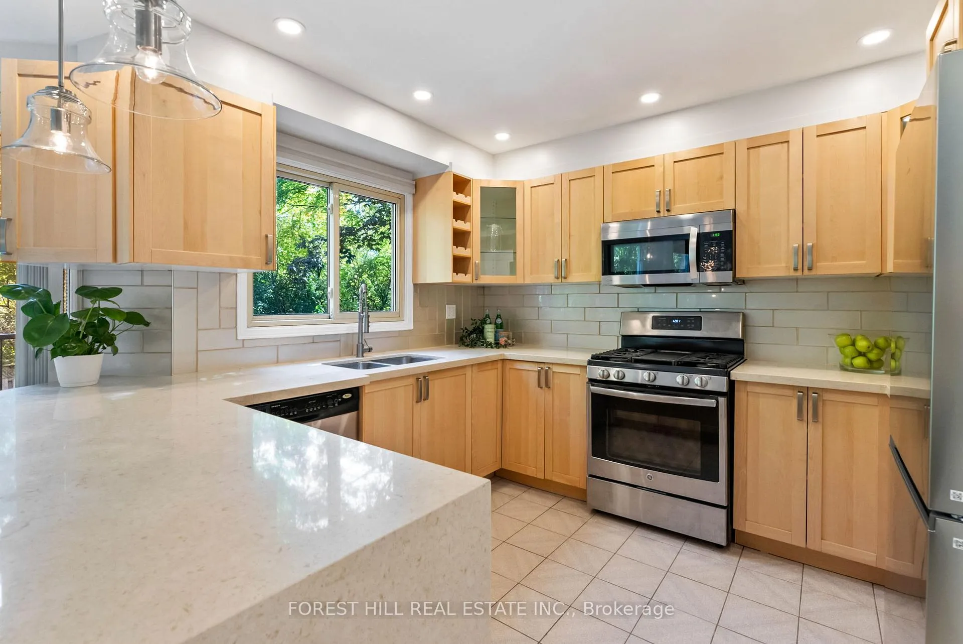 Photo 11 of 50 Bluebell Crescent, Whitby, Lynde Creek — HOMEH