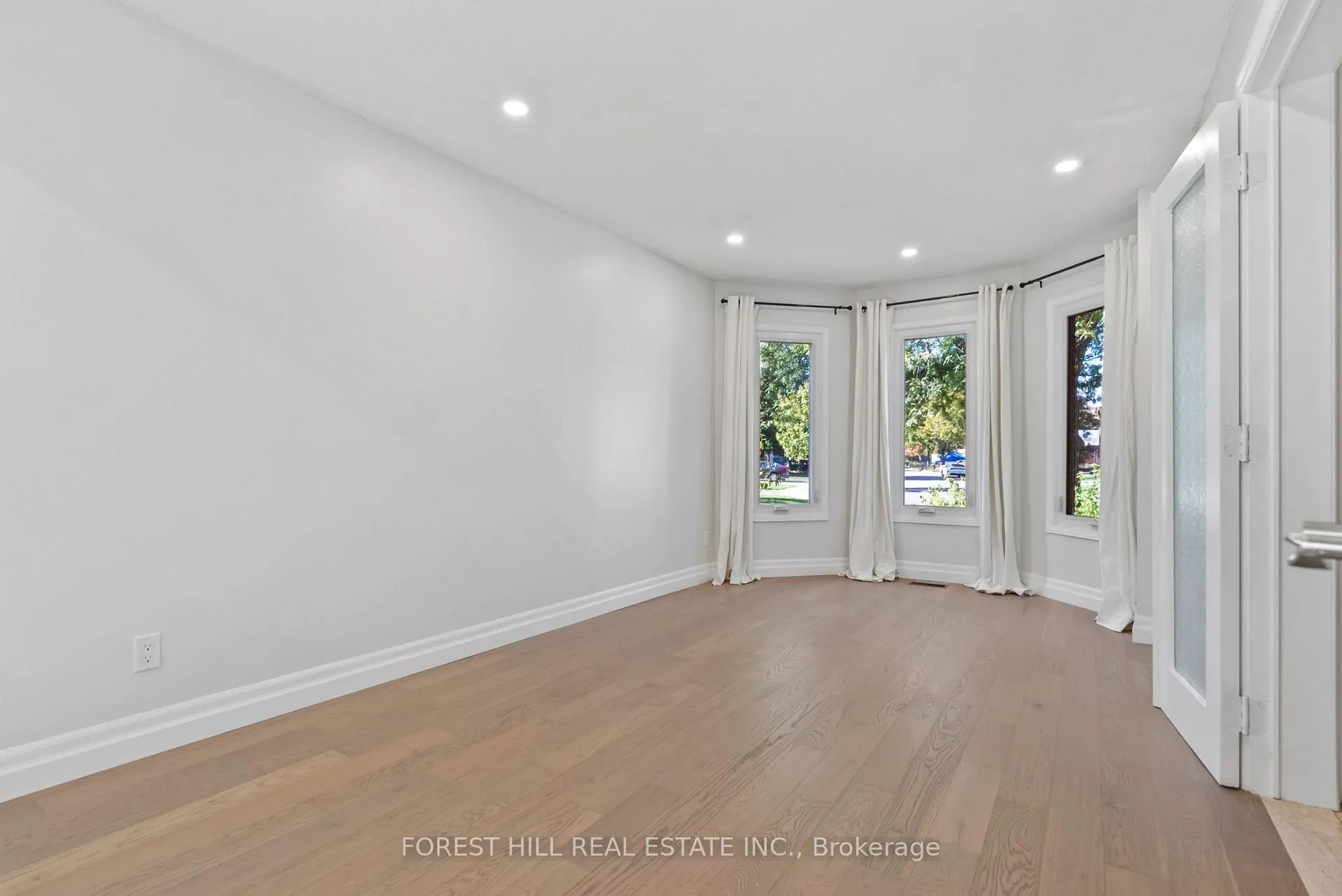 Photo 15 of 50 Bluebell Crescent, Whitby, Lynde Creek — HOMEH