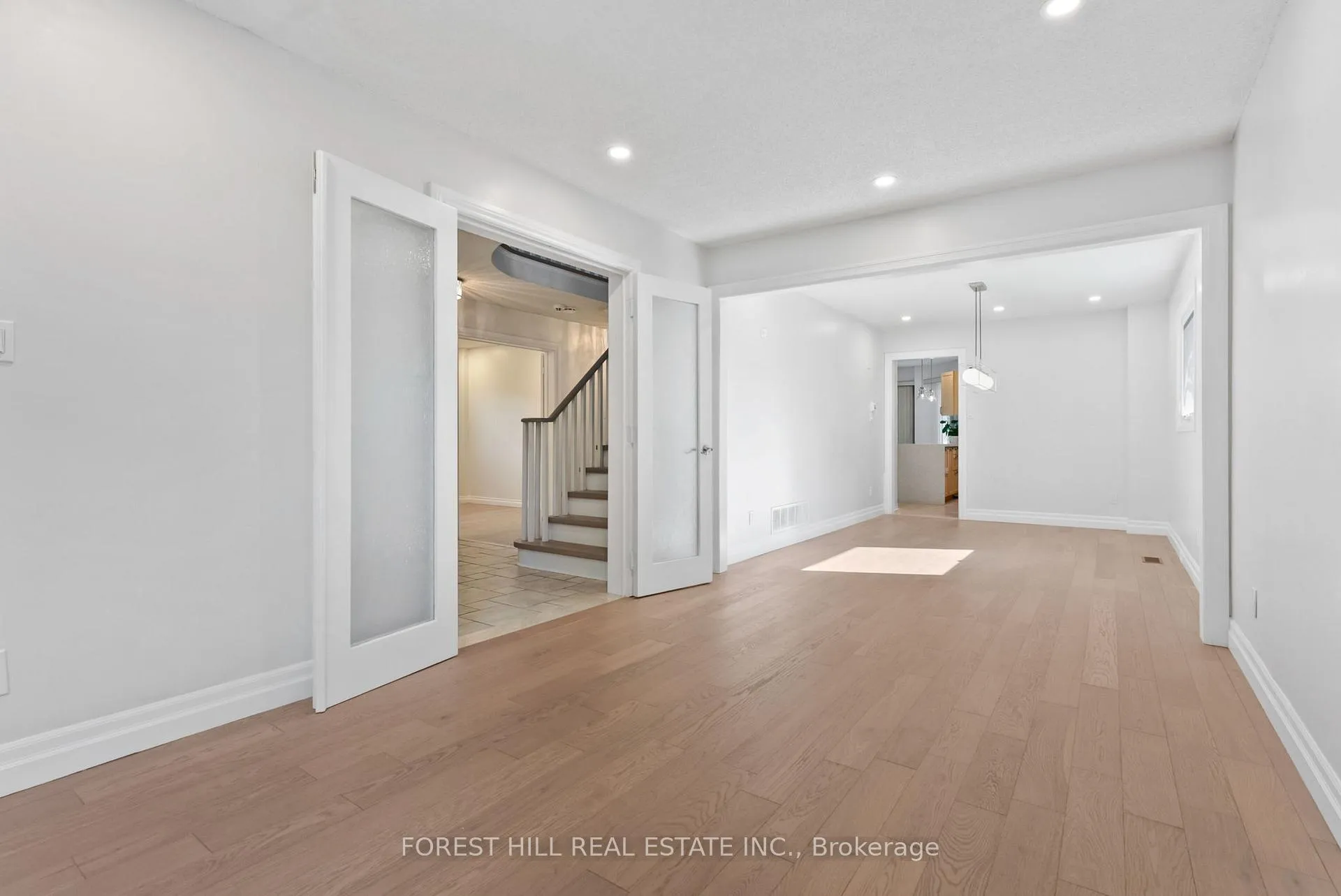 Photo 16 of 50 Bluebell Crescent, Whitby, Lynde Creek — HOMEH