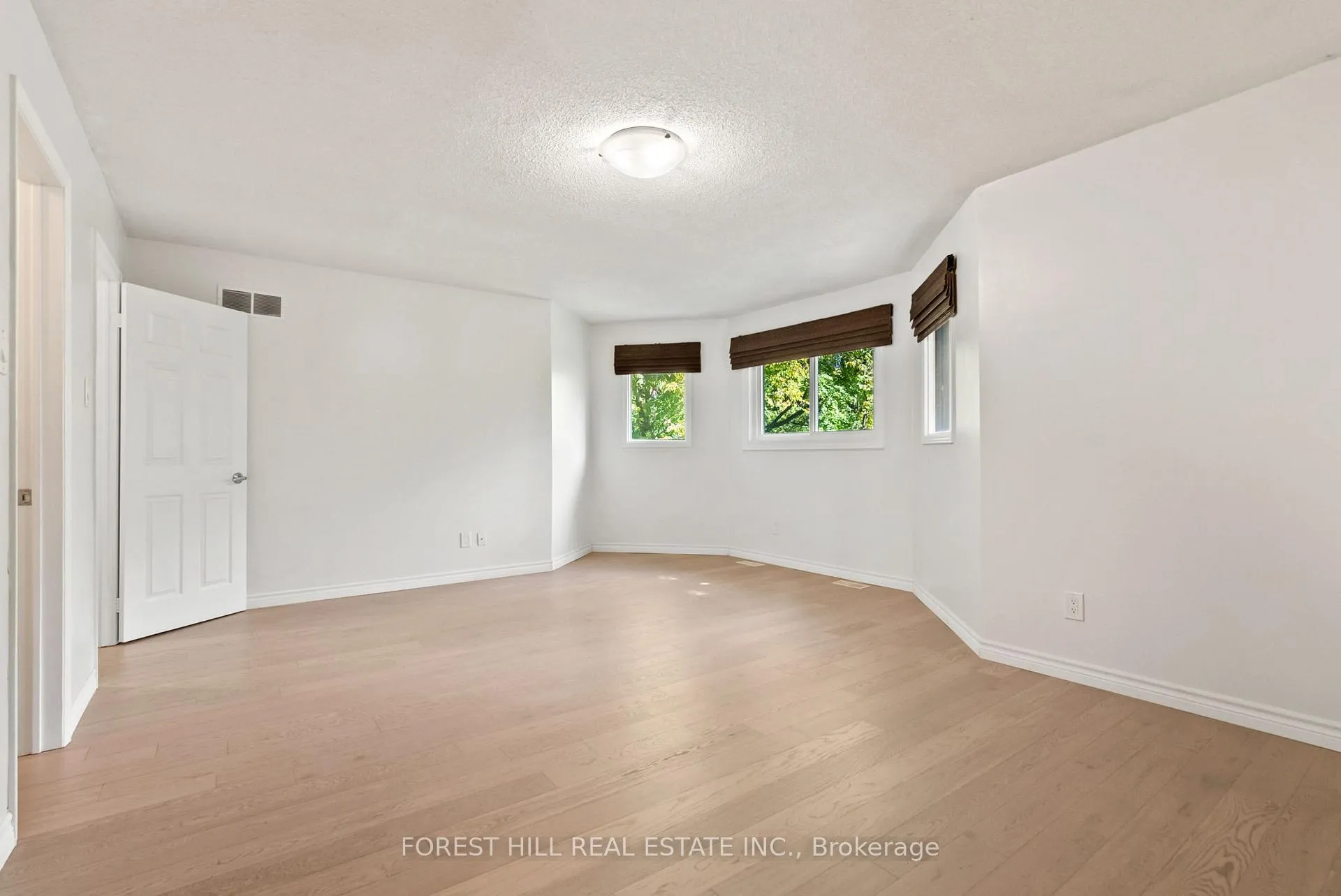 Photo 18 of 50 Bluebell Crescent, Whitby, Lynde Creek — HOMEH