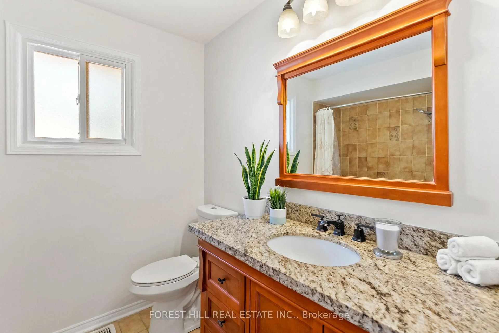 Photo 23 of 50 Bluebell Crescent, Whitby, Lynde Creek — HOMEH