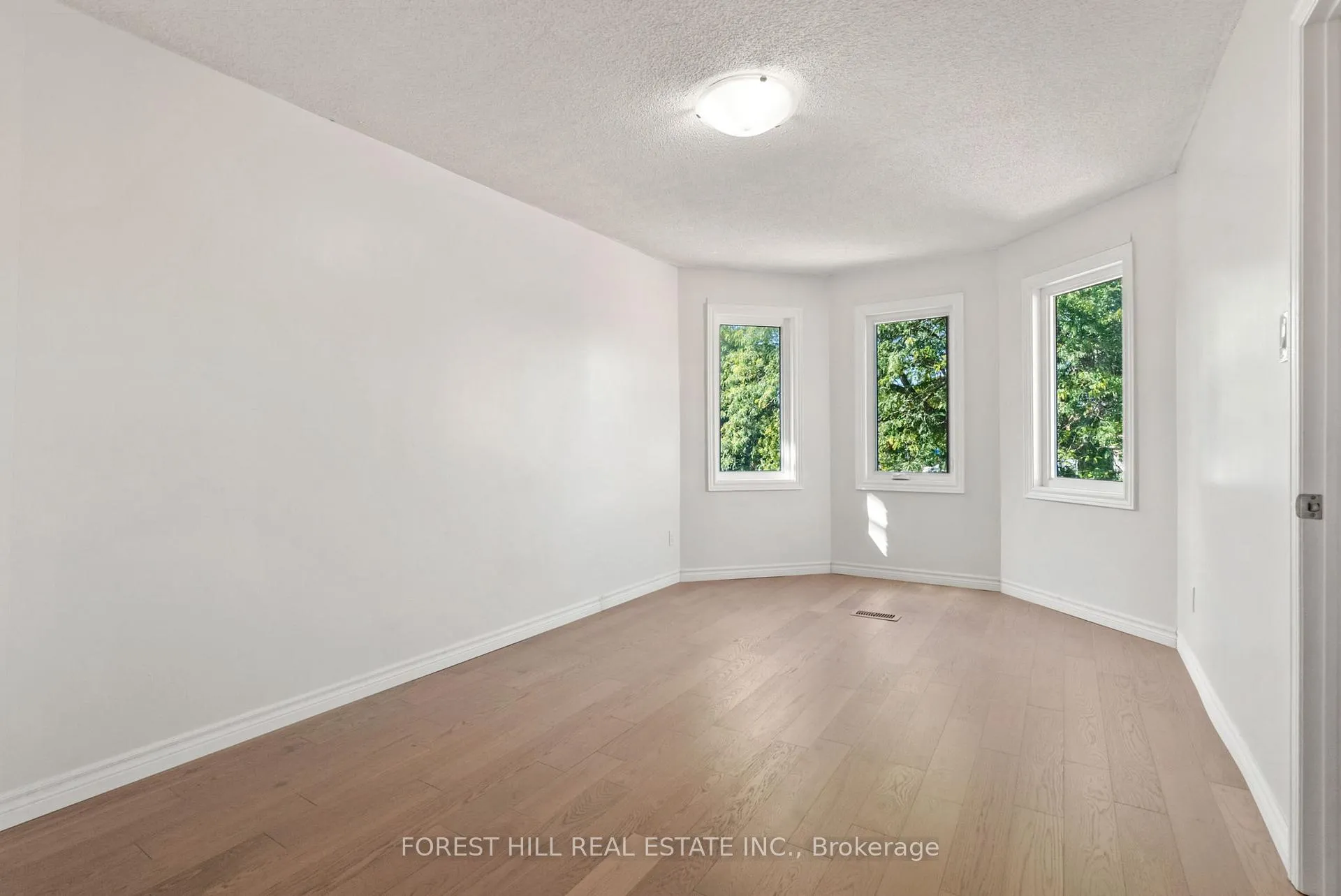 Photo 26 of 50 Bluebell Crescent, Whitby, Lynde Creek — HOMEH