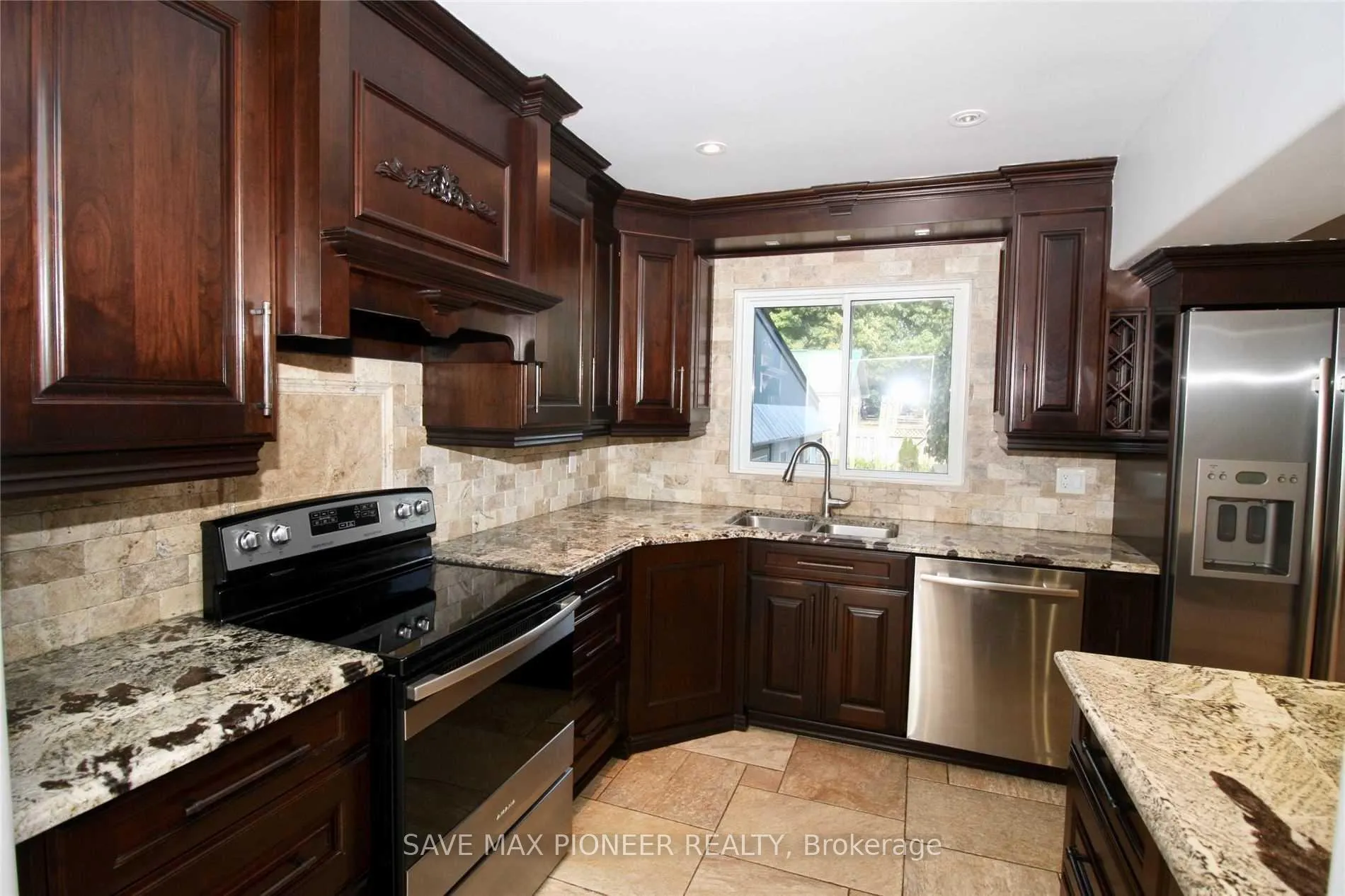 Photo 2 of 5 Parkview Boulevard, Halton Hills, Georgetown — HOMEH