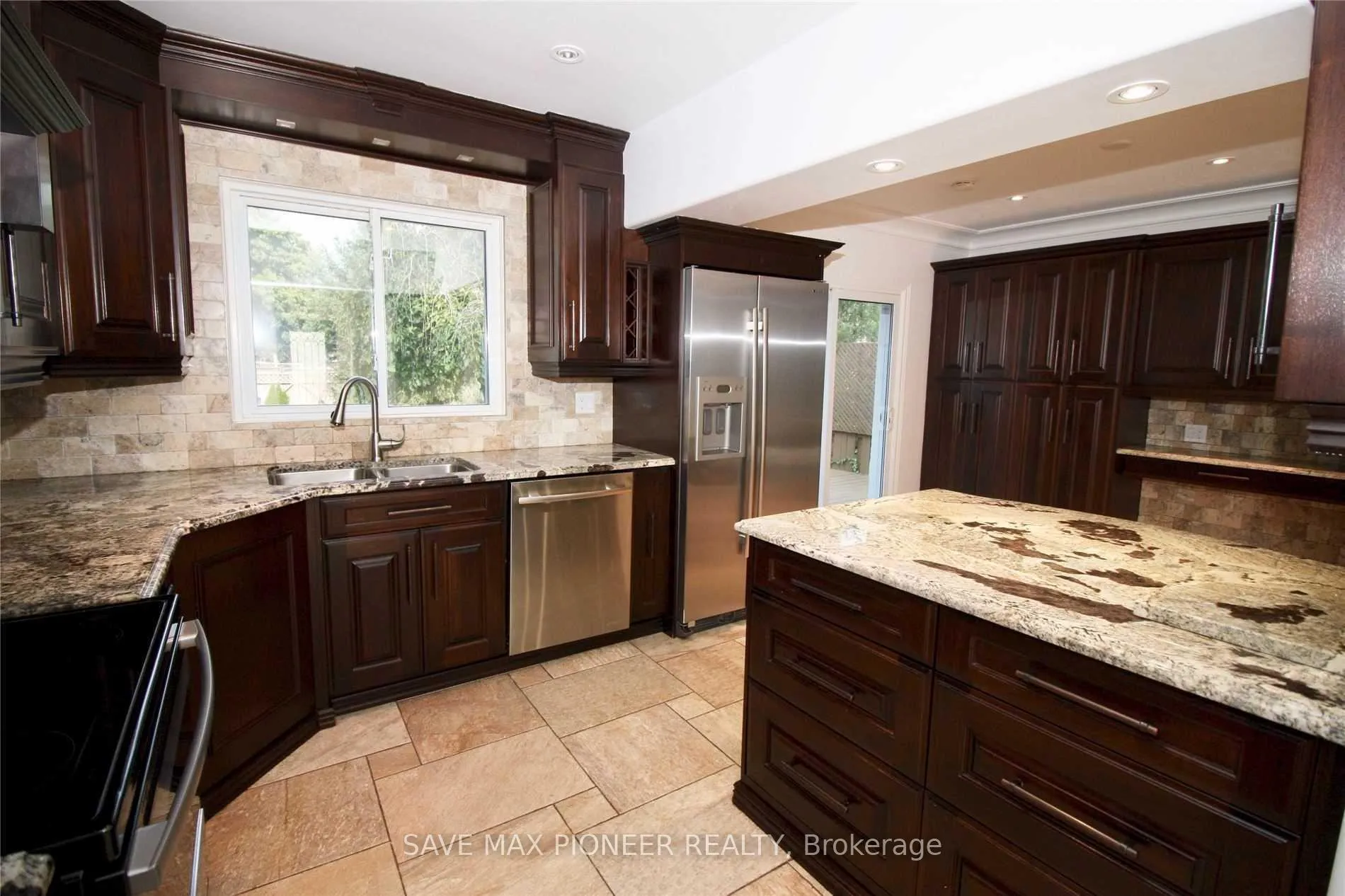 Photo 3 of 5 Parkview Boulevard, Halton Hills, Georgetown — HOMEH