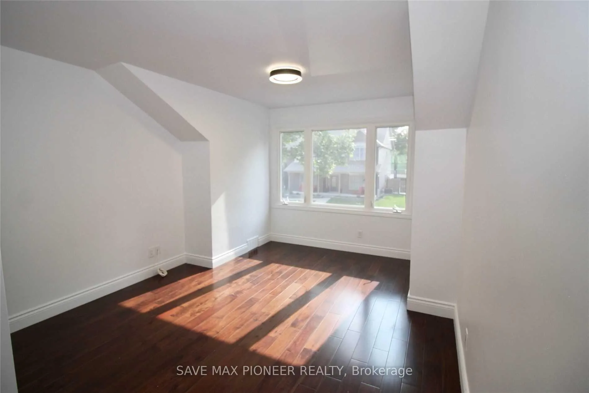 Photo 11 of 5 Parkview Boulevard, Halton Hills, Georgetown — HOMEH