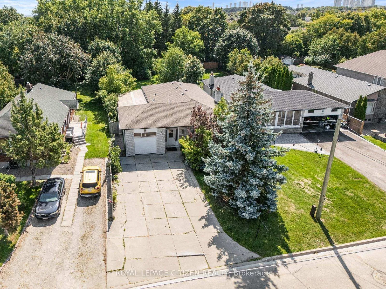 Photo 1 of 43 Railway Street, Vaughan, Maple — HOMEH