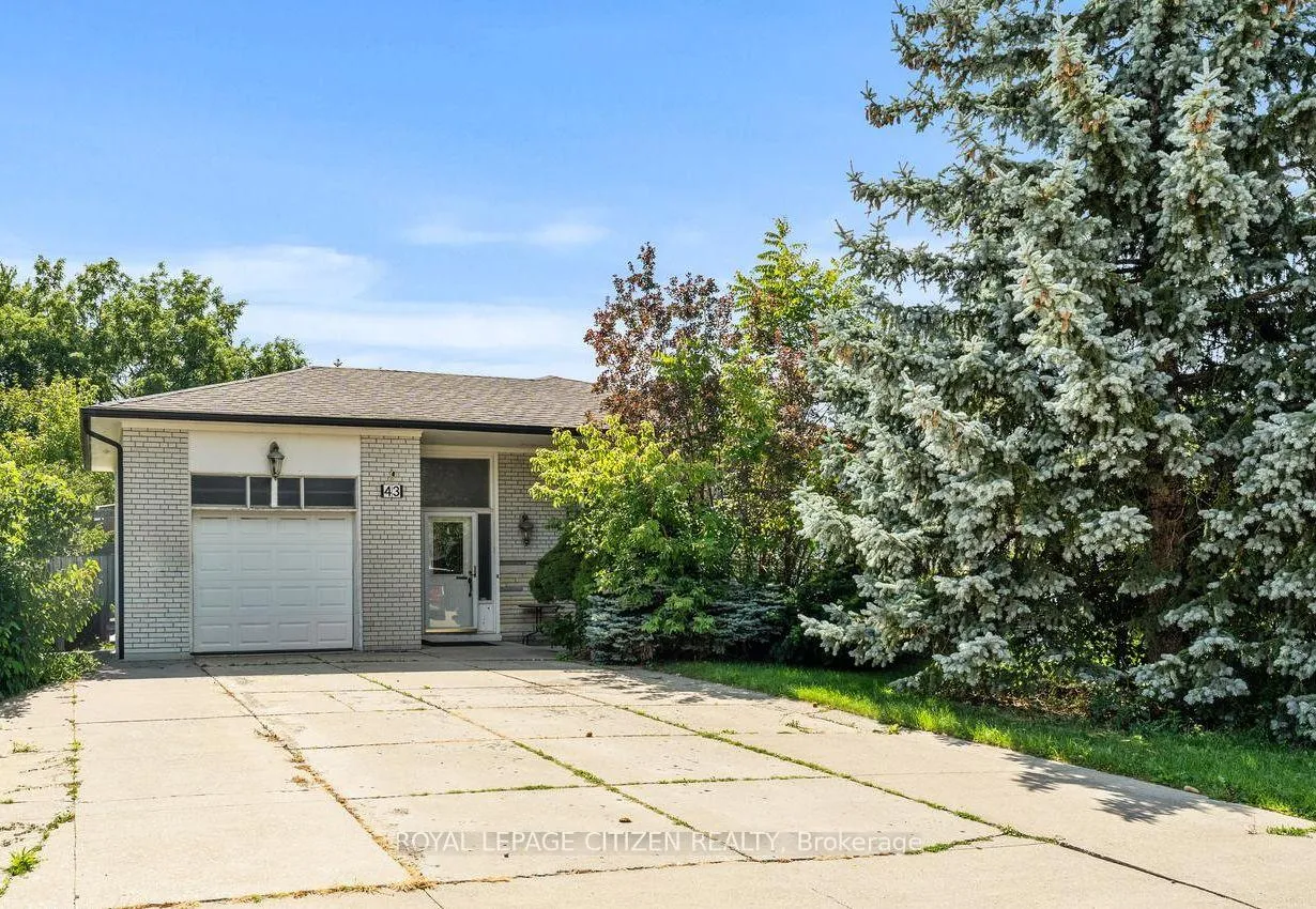 Photo 2 of 43 Railway Street, Vaughan, Maple — HOMEH