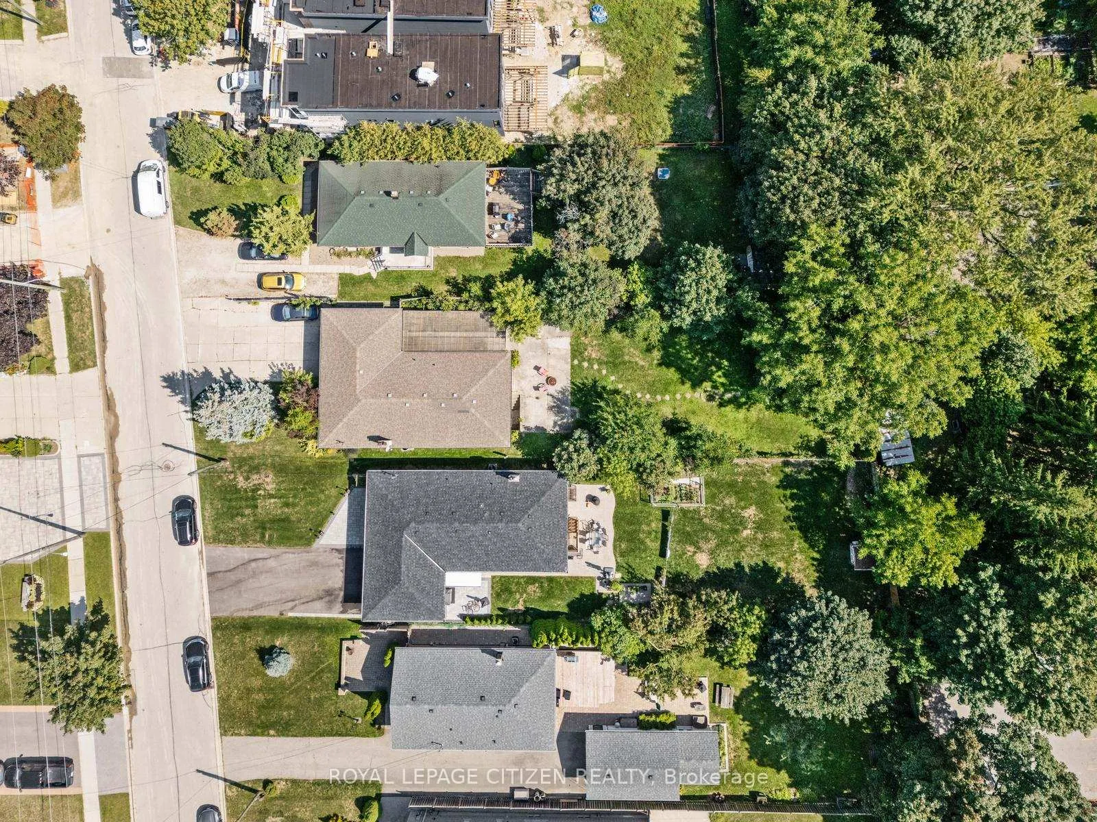 Photo 3 of 43 Railway Street, Vaughan, Maple — HOMEH