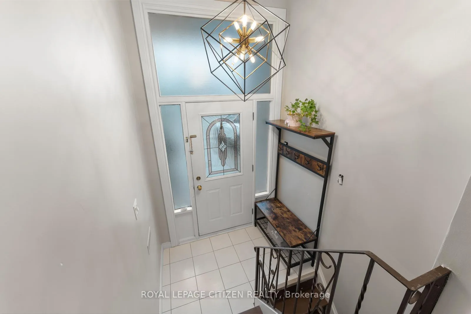 Photo 4 of 43 Railway Street, Vaughan, Maple — HOMEH