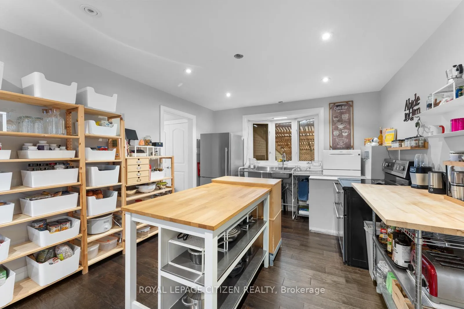 Photo 6 of 43 Railway Street, Vaughan, Maple — HOMEH