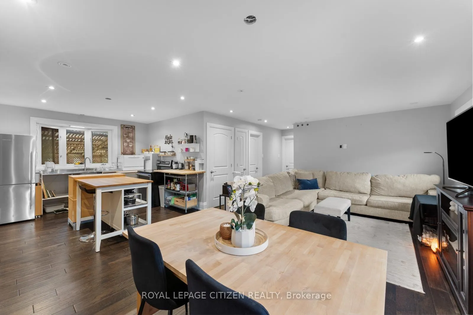 Photo 9 of 43 Railway Street, Vaughan, Maple — HOMEH
