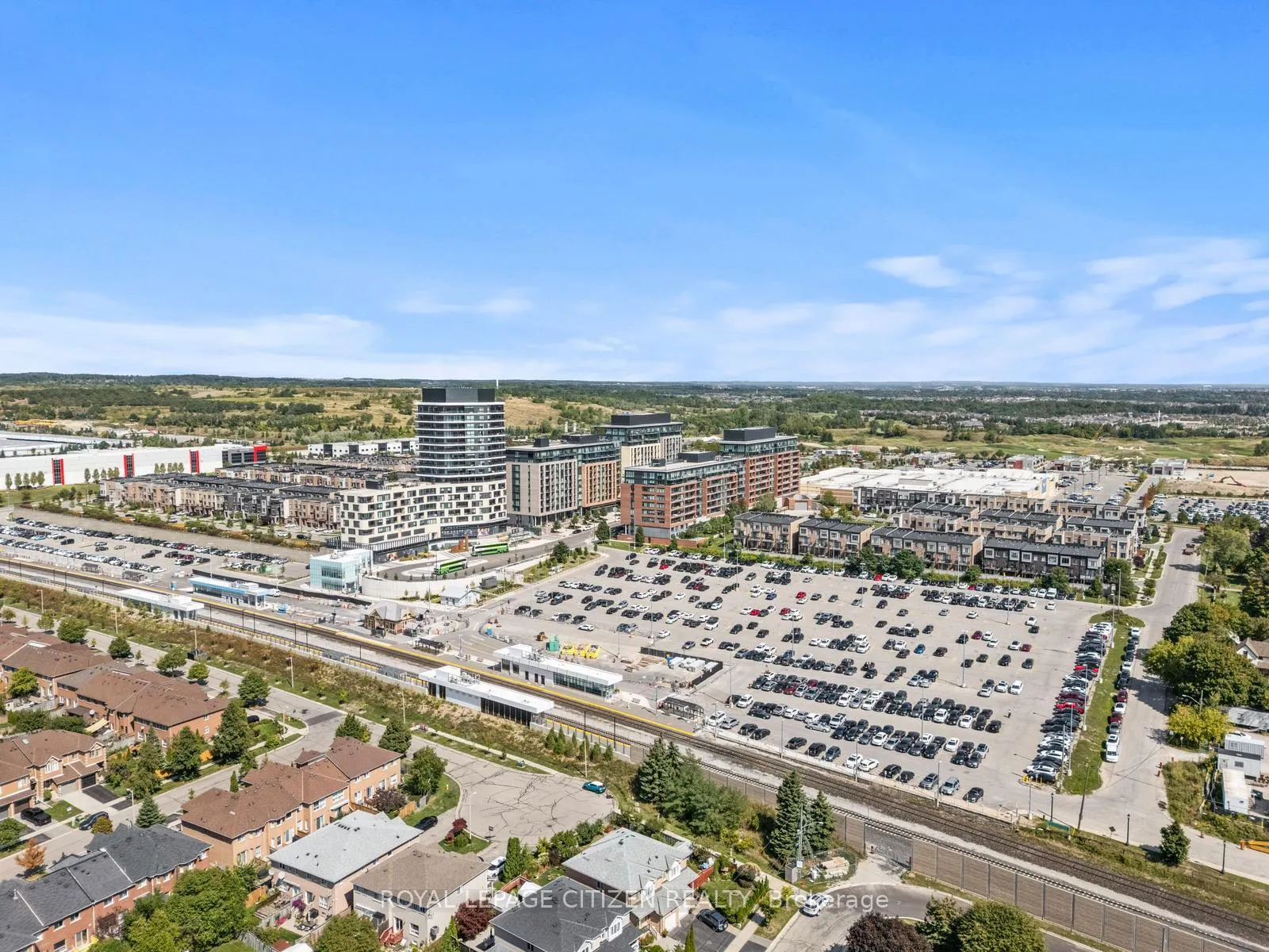 Photo 24 of 43 Railway Street, Vaughan, Maple — HOMEH