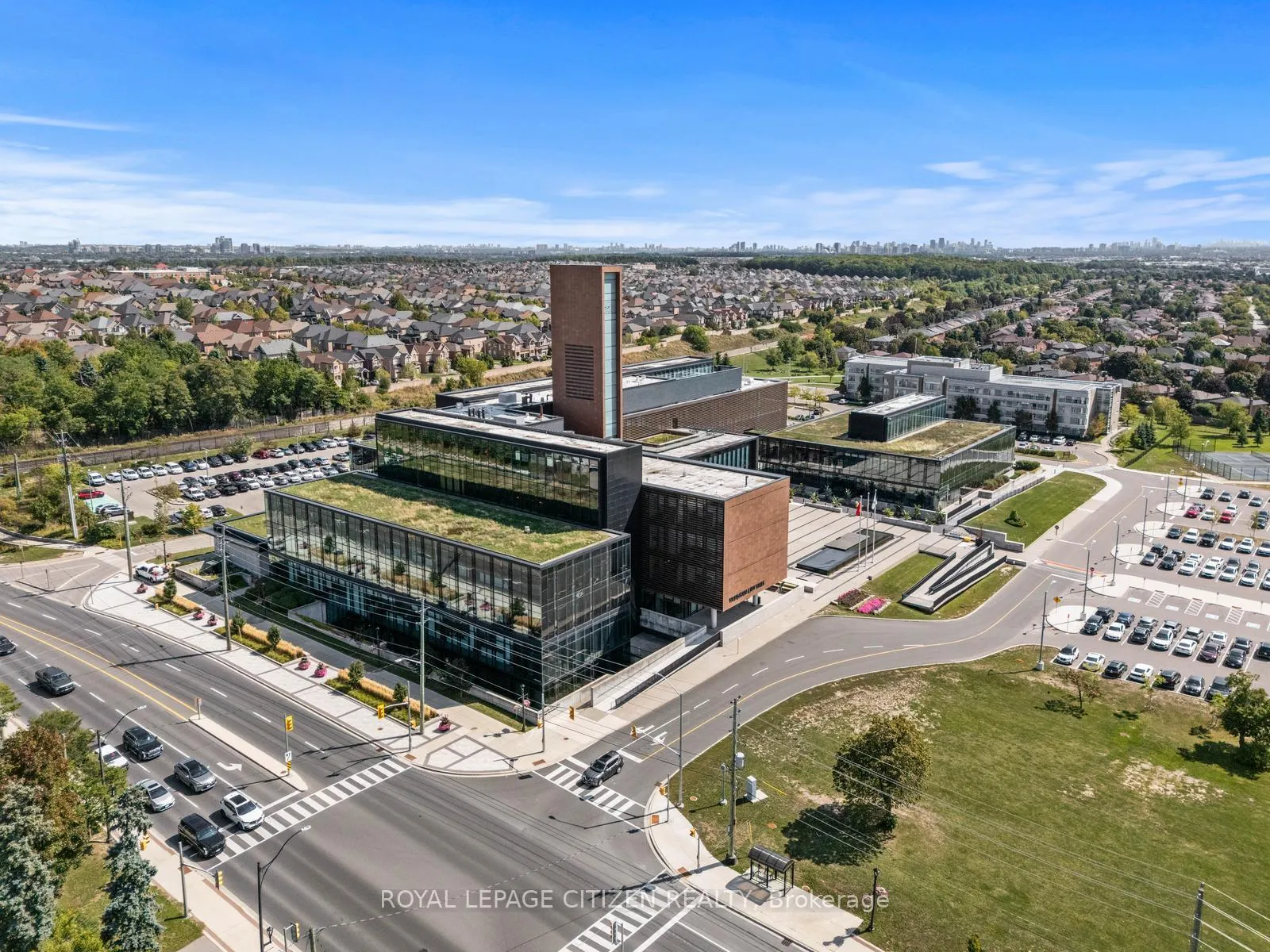 Photo 25 of 43 Railway Street, Vaughan, Maple — HOMEH