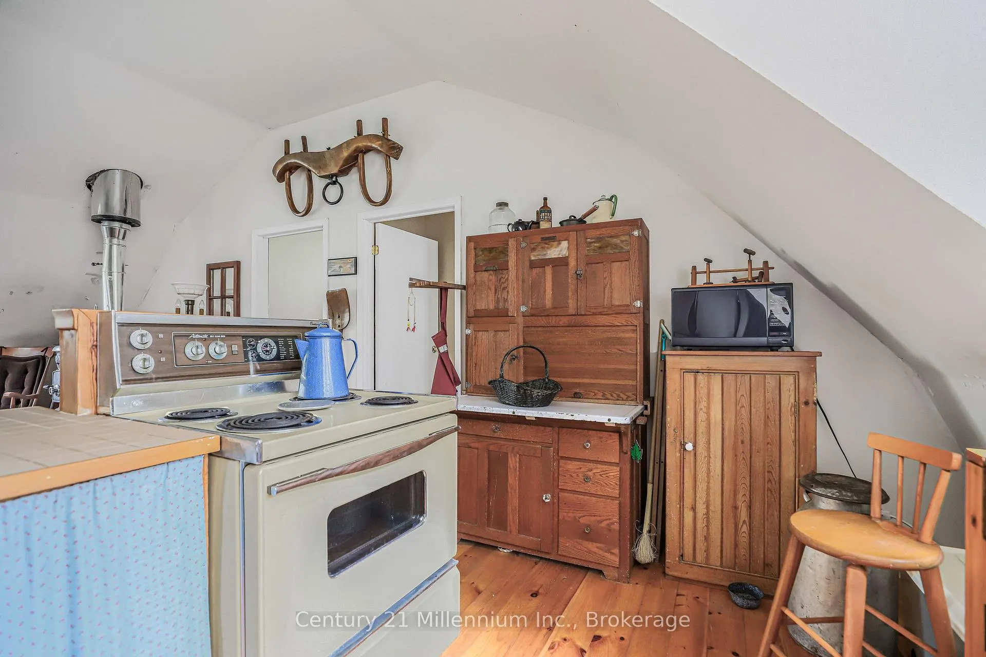 Photo 17 of 264701 Southgate 26 Road, Southgate — HOMEH