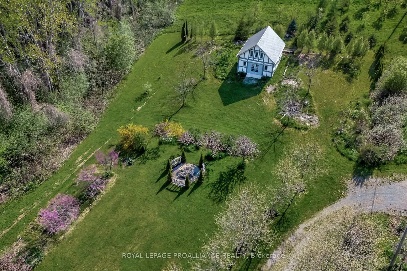 Photo 4 of 1479 Lakeside Drive, Prince Edward County, Ameliasburgh — HOMEH