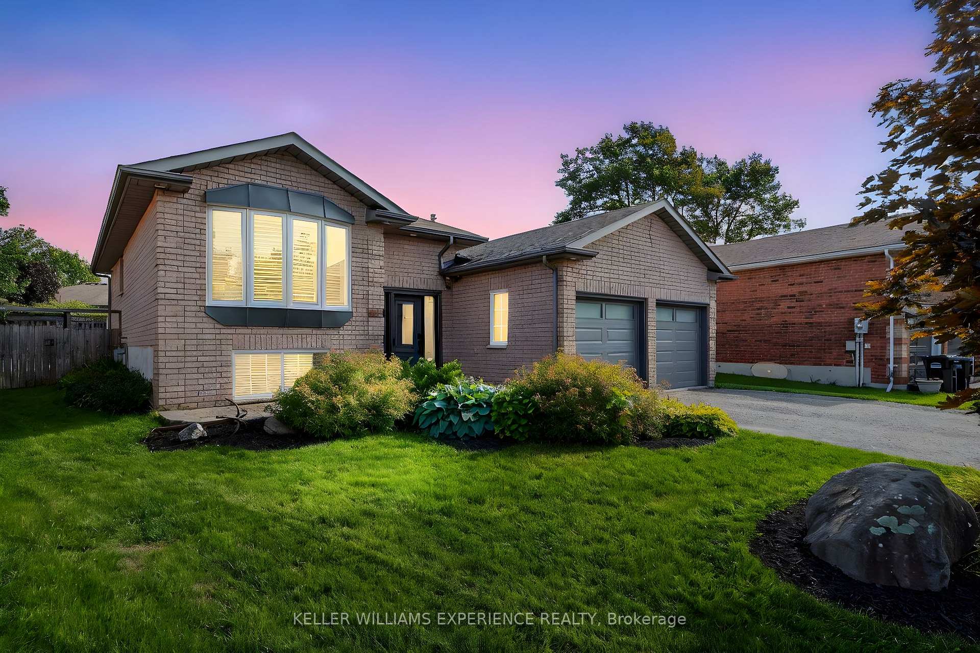 Photo 2 of 122 Emms Drive, Barrie, Holly — HOMEH
