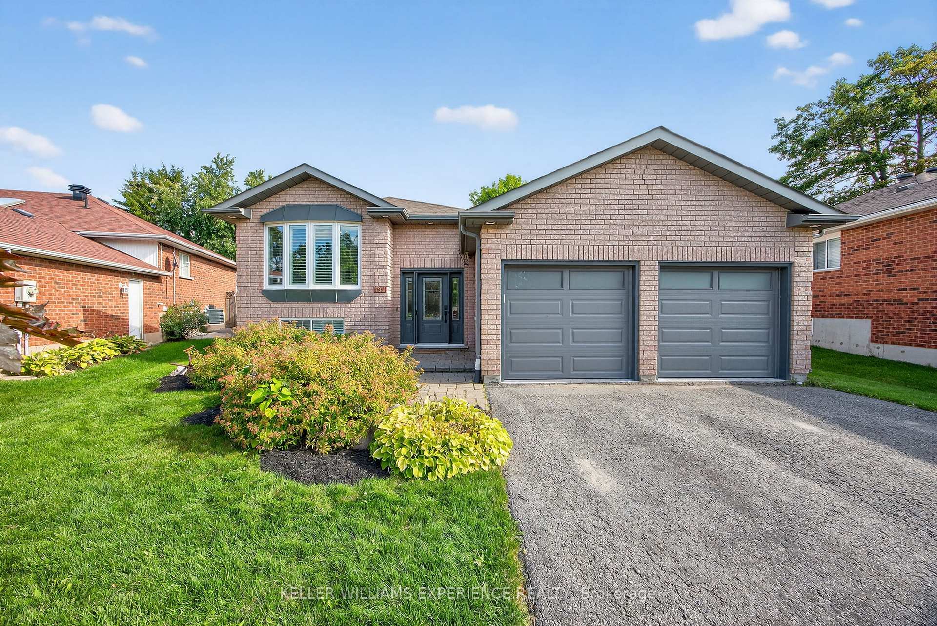 Photo 4 of 122 Emms Drive, Barrie, Holly — HOMEH